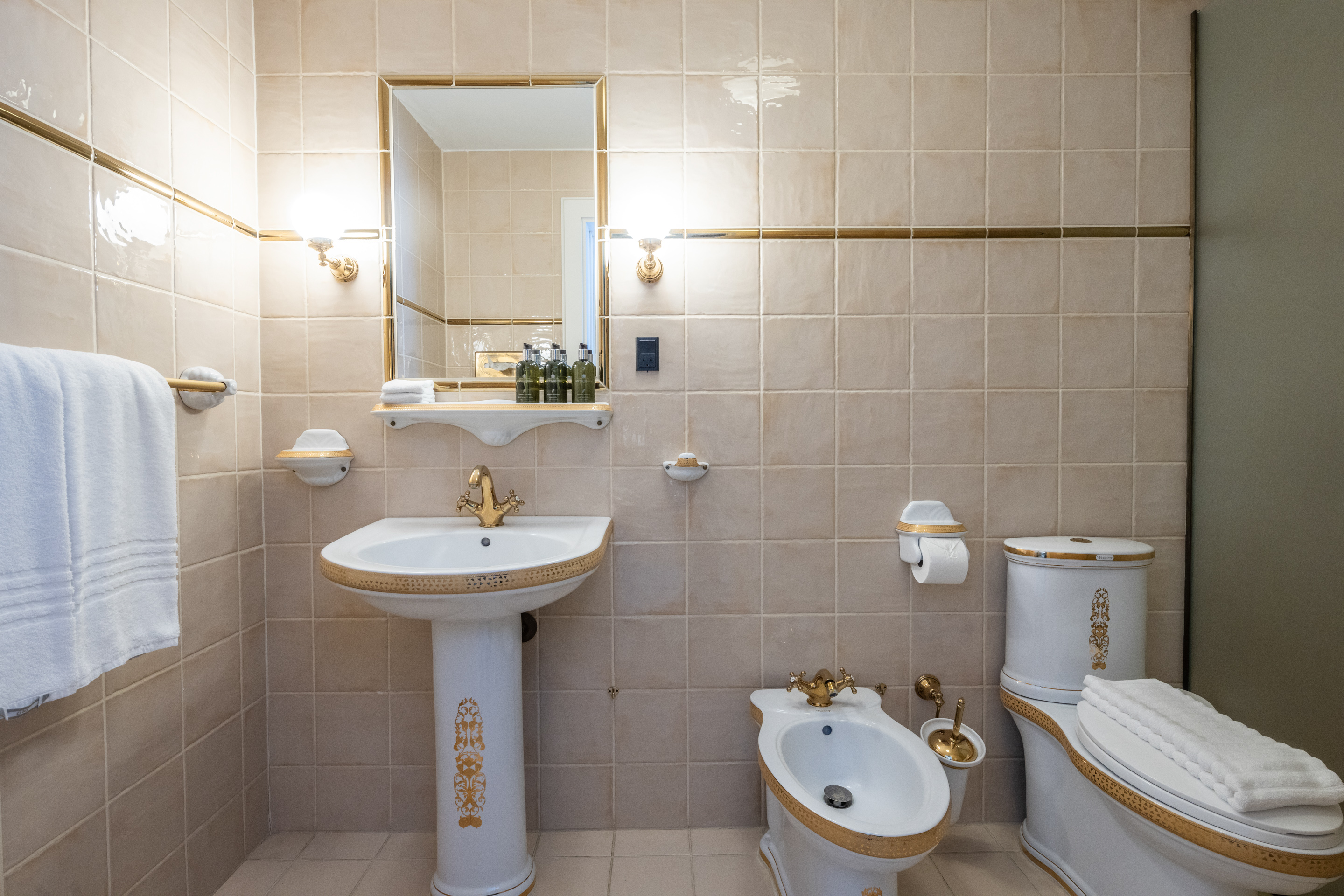 Double Queen Size Bed