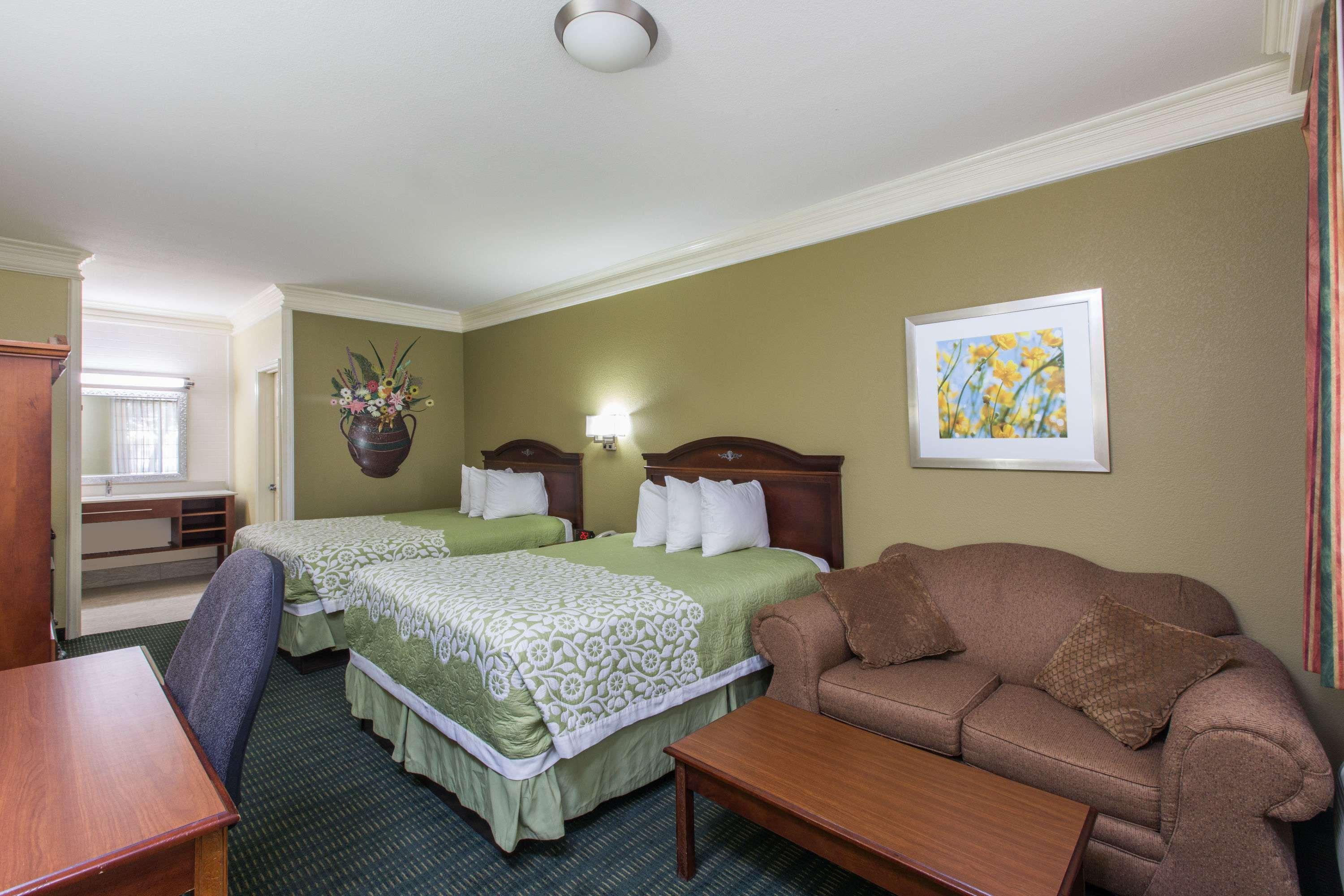 Suite Two Queen Beds