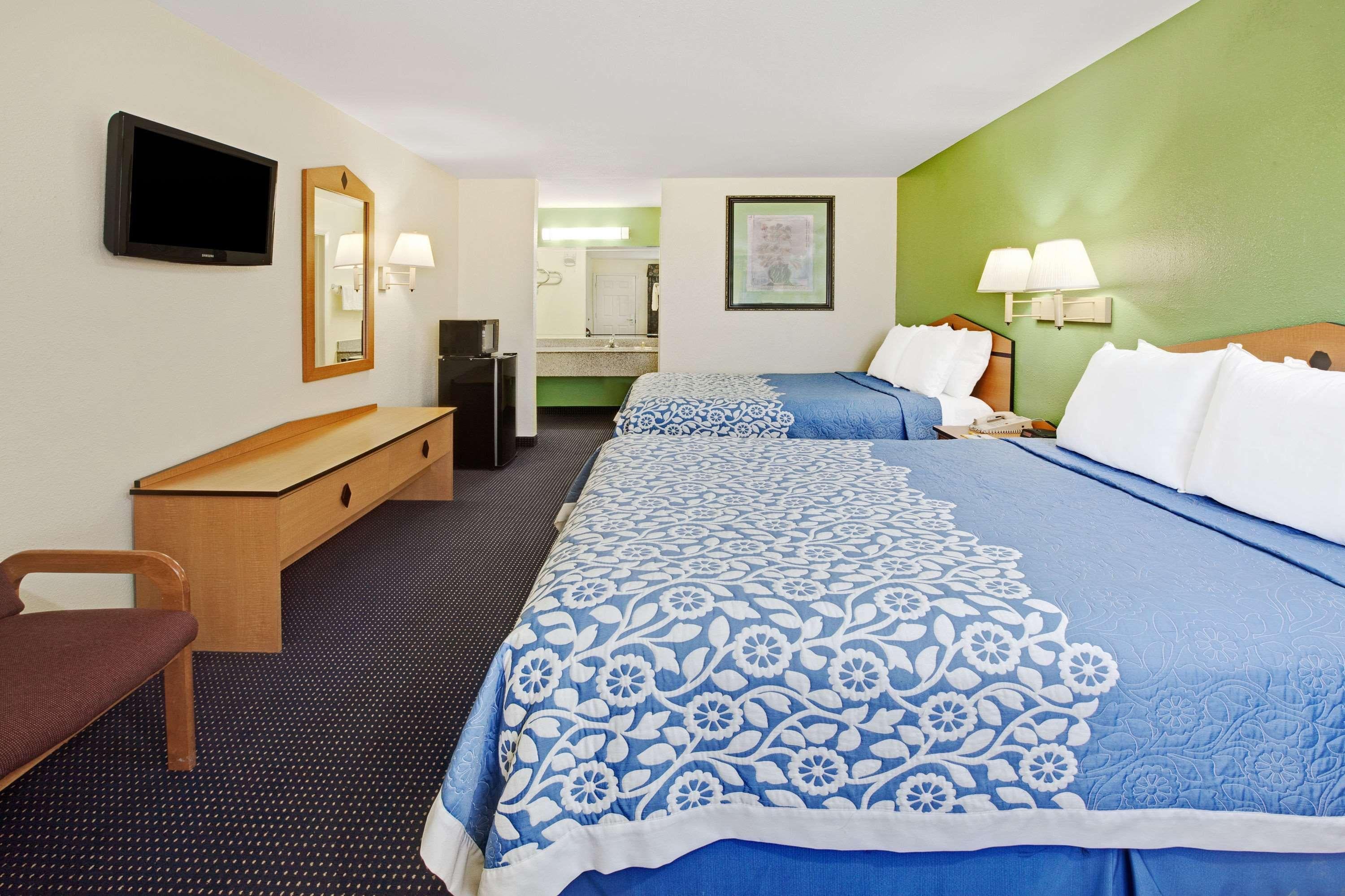 Quadruple Two Queen Beds