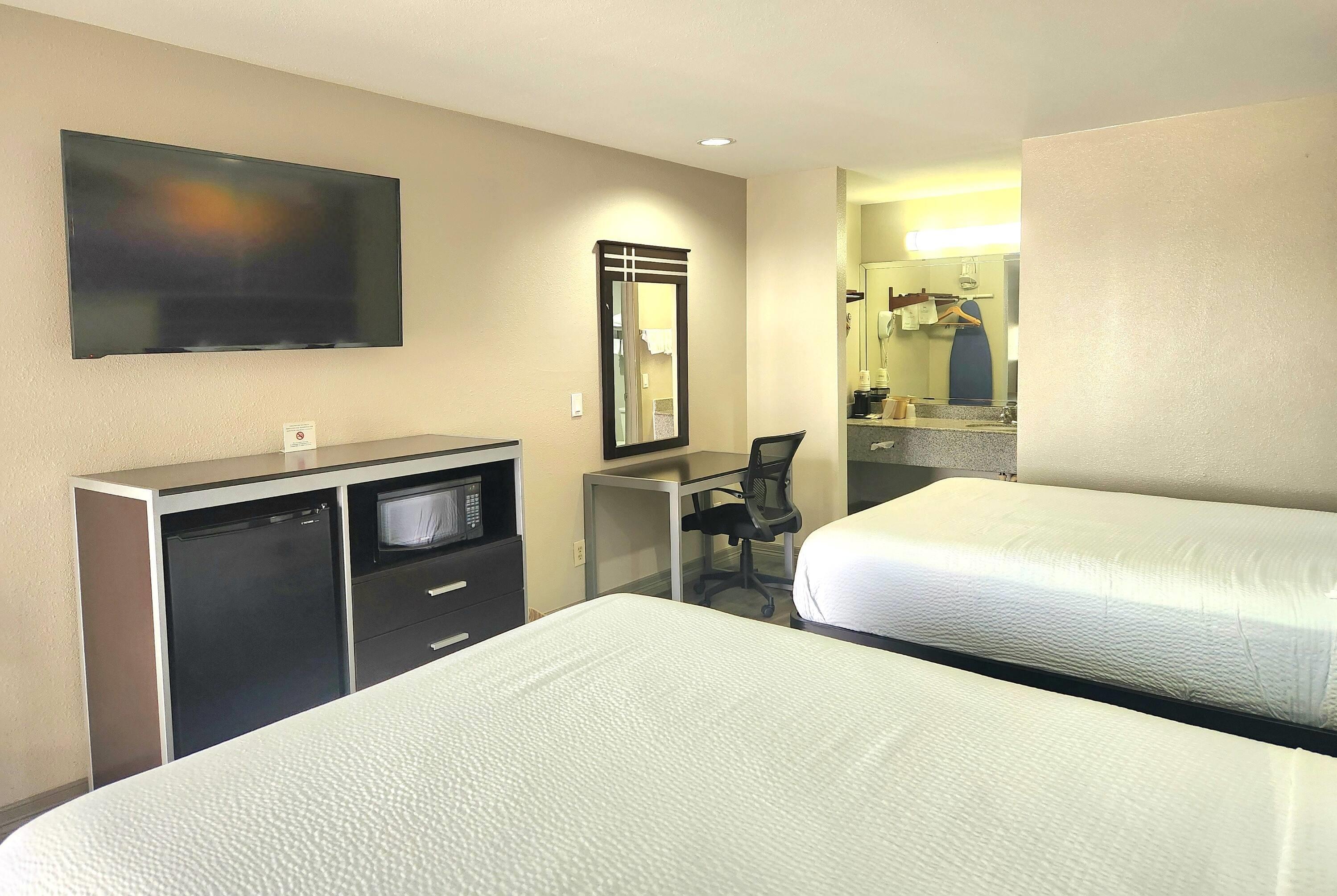 Quadruple Two Queen Beds