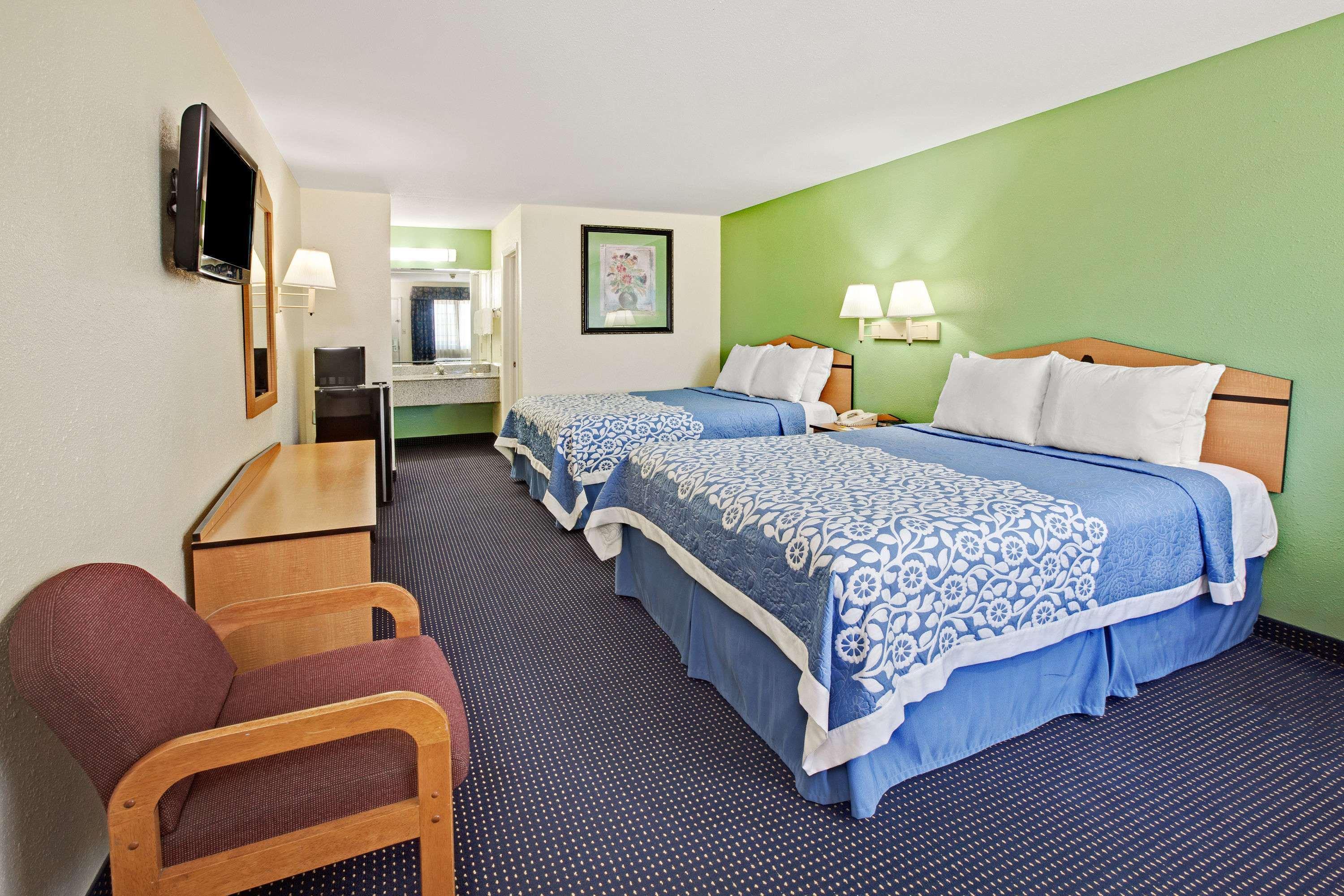 Quadruple Two Queen Beds