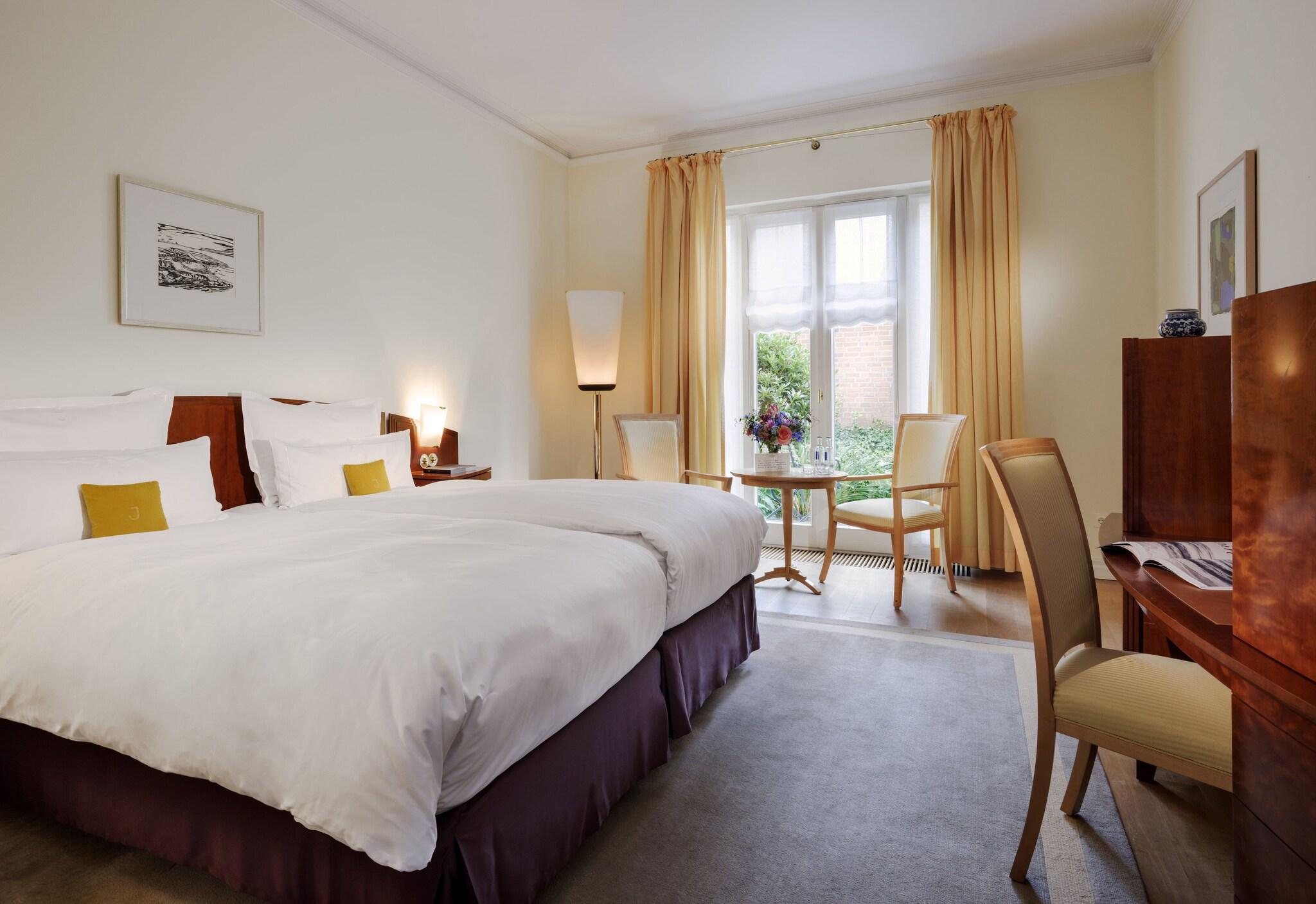 Twin Deluxe One Bedroom