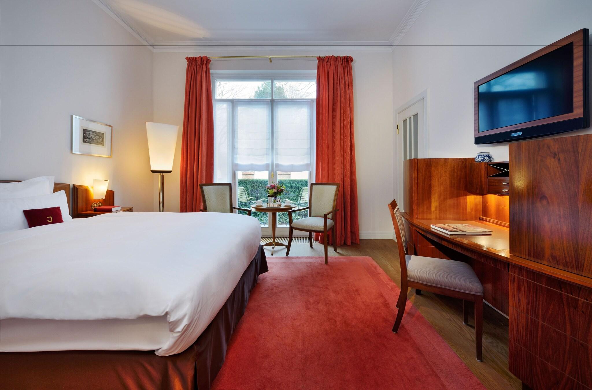 Double Deluxe King Bed