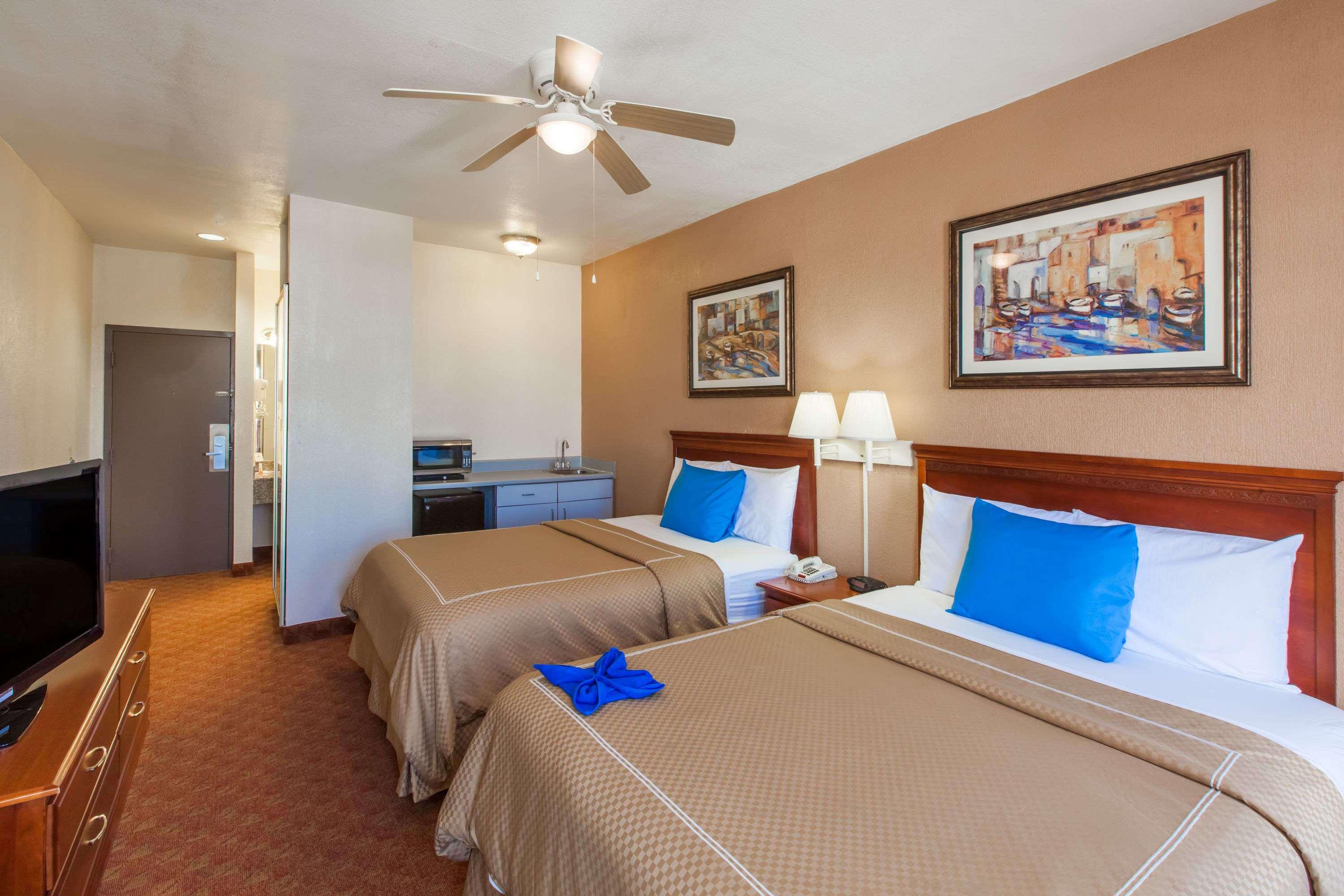 Quadruple Two Queen Beds