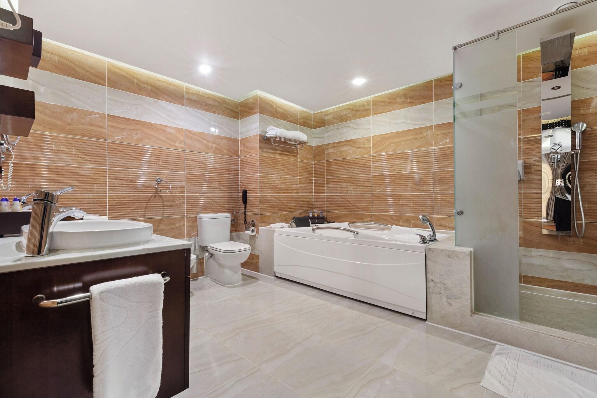 Suite with Jacuzzi with Views