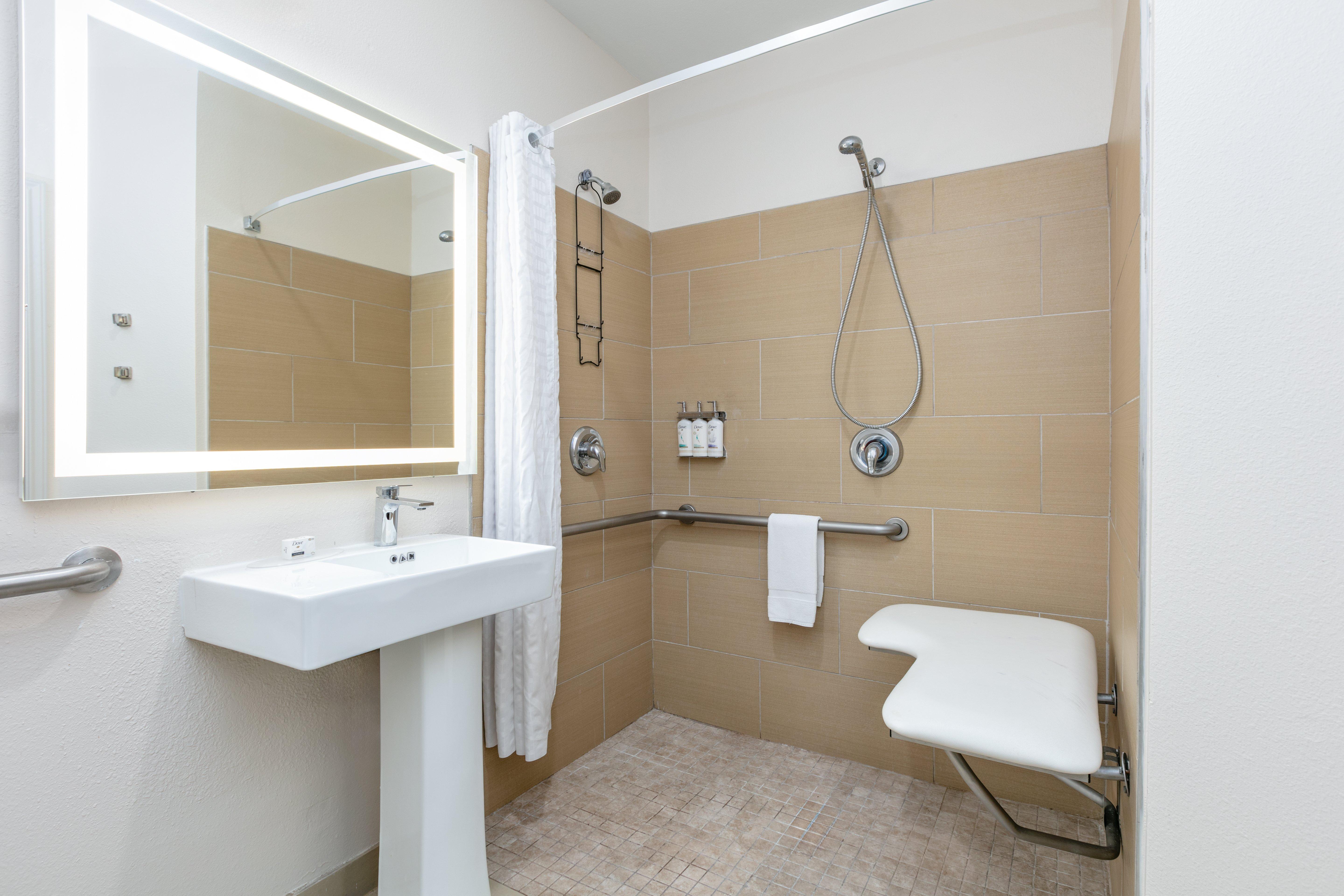 Studio Accessible King Size Bed