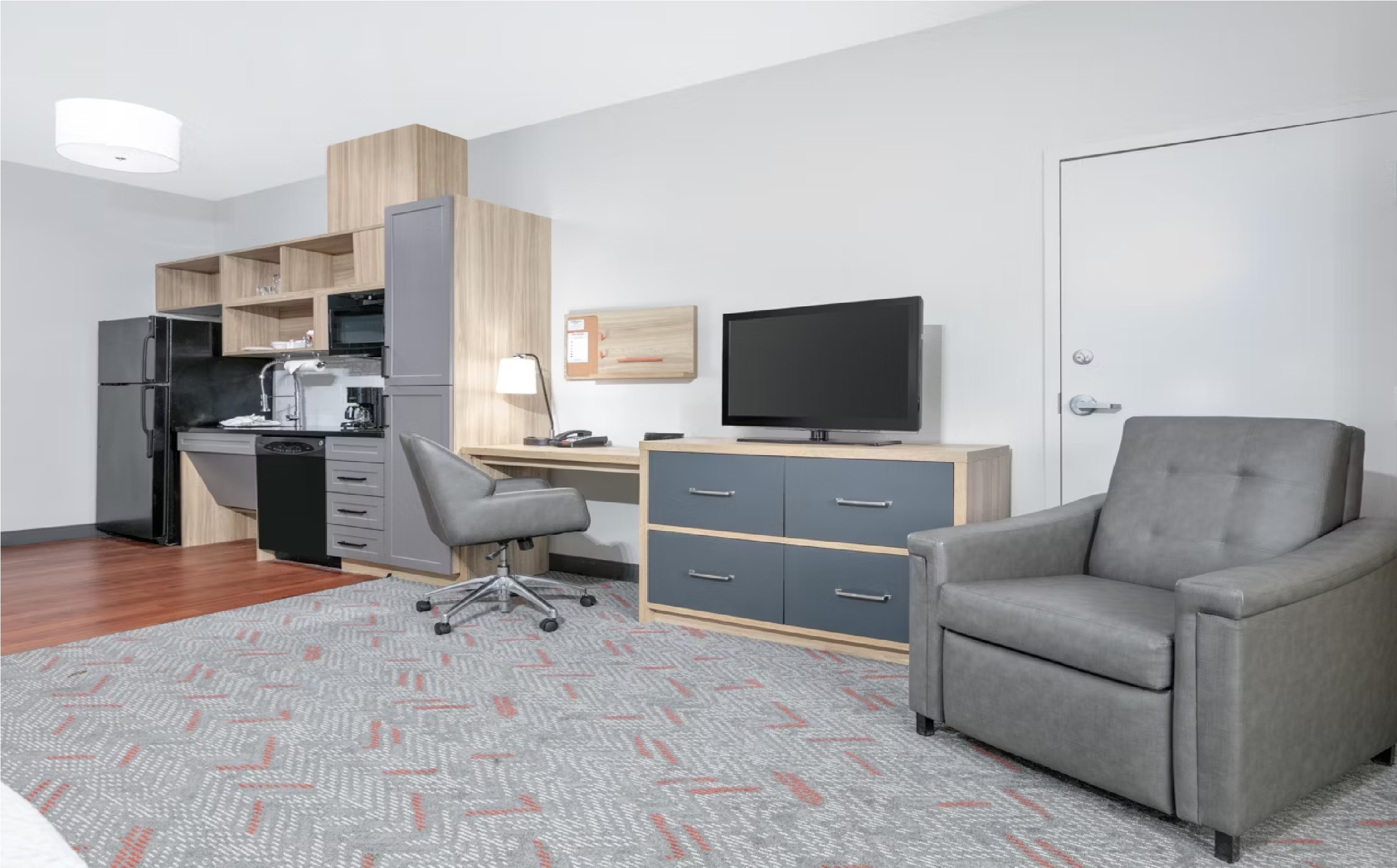 Studio Accessible King Size Bed