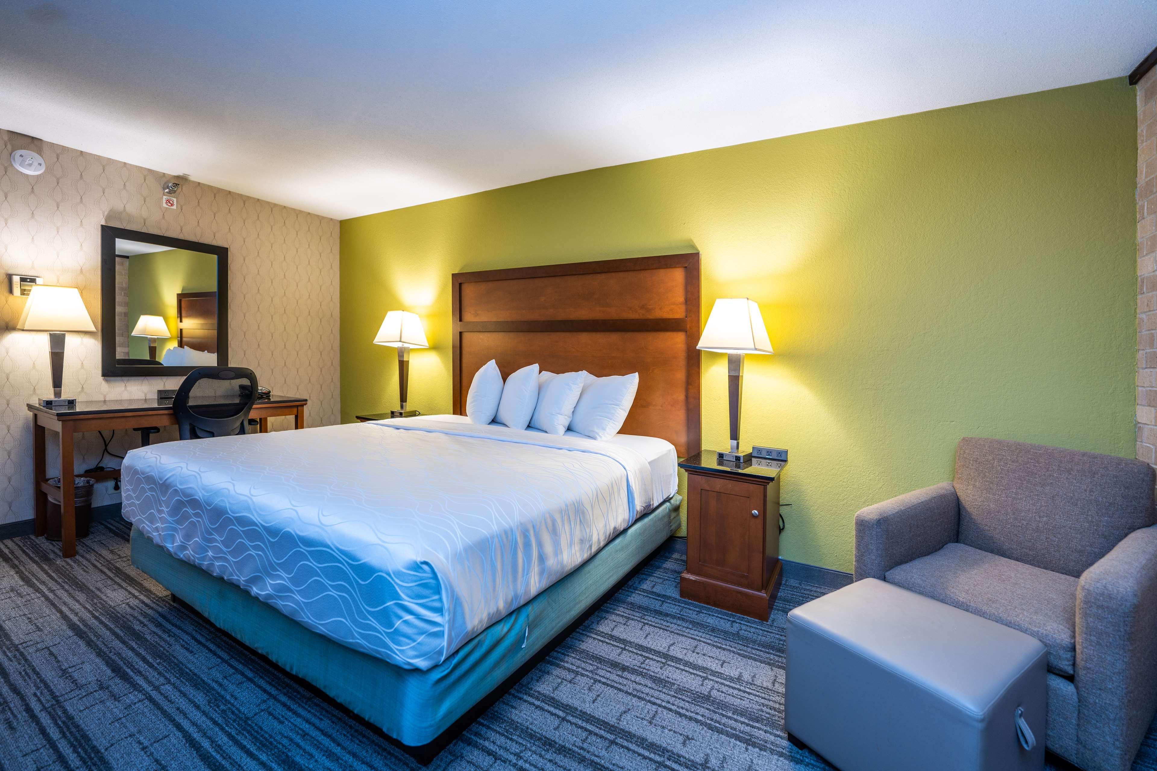 Room King Bed Non Smoking