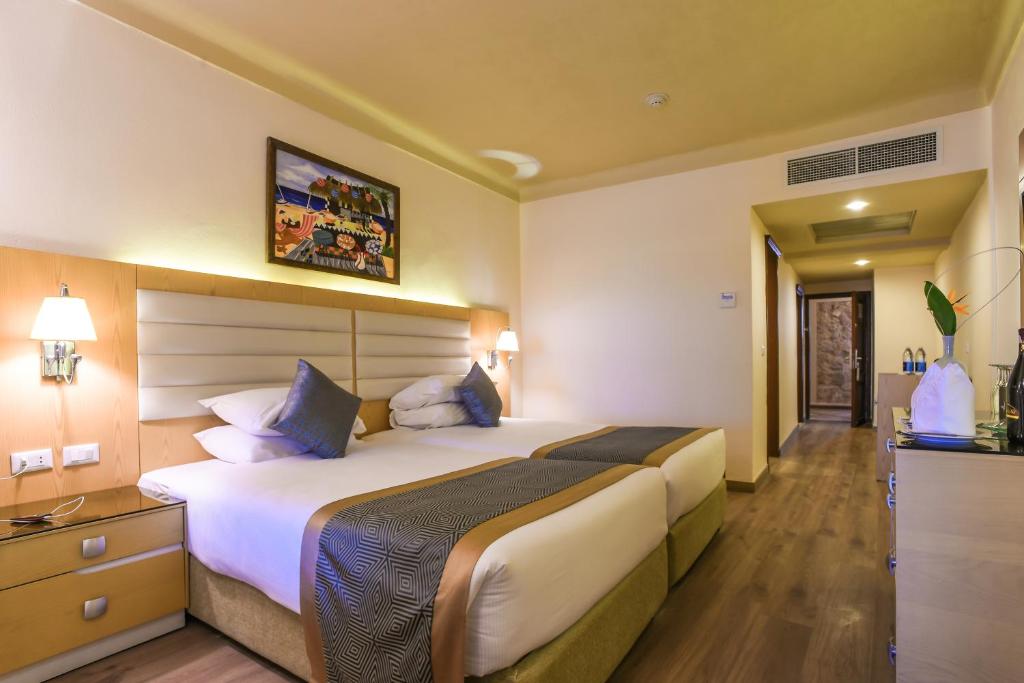 Family Room Capacity 5