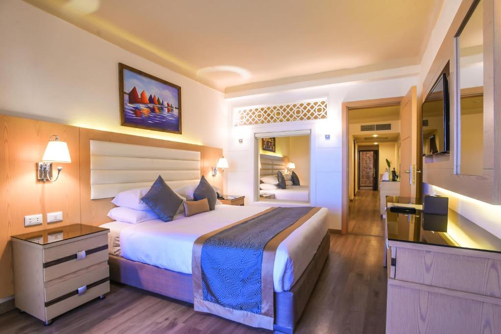 Family Room Capacity 5