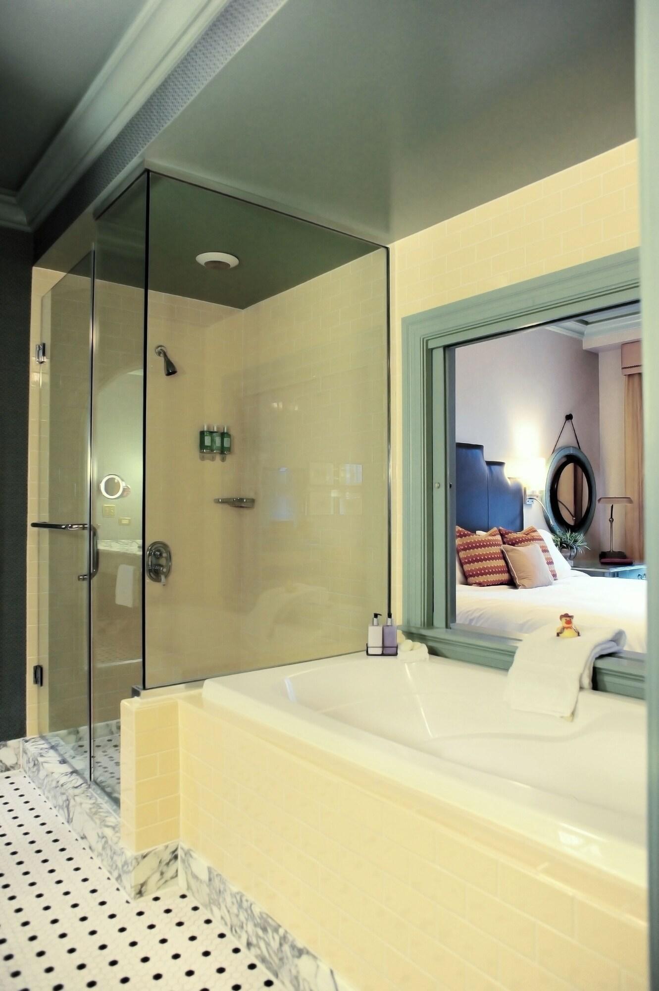 Junior Suite King Bed One Bedroom 