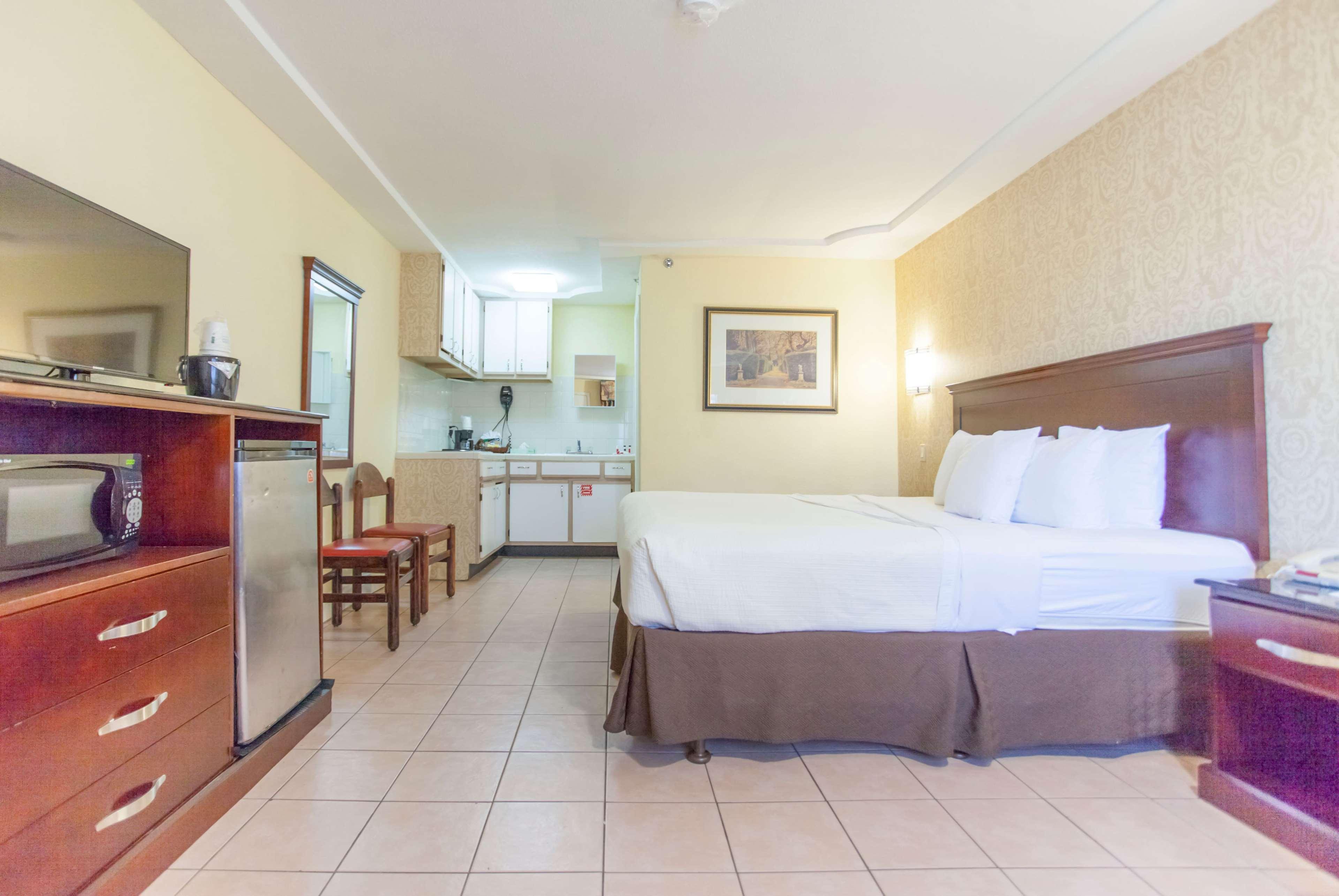 Triple King Bed Non Smoking