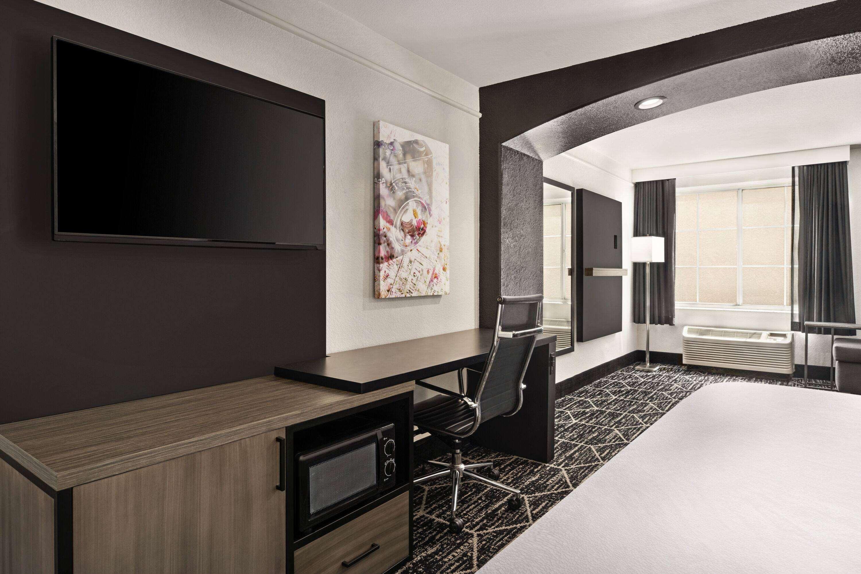 Suite Deluxe King Bed