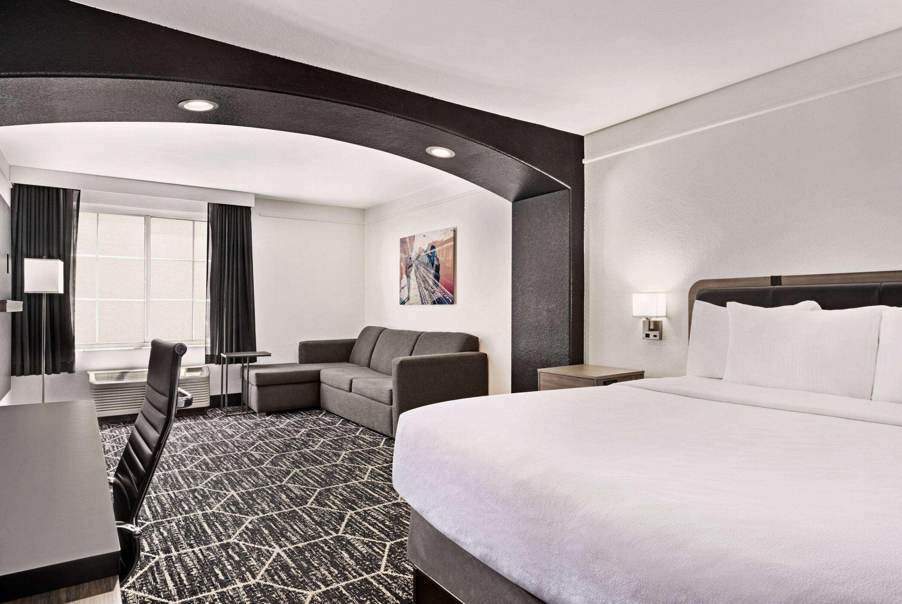 Suite Deluxe King Bed