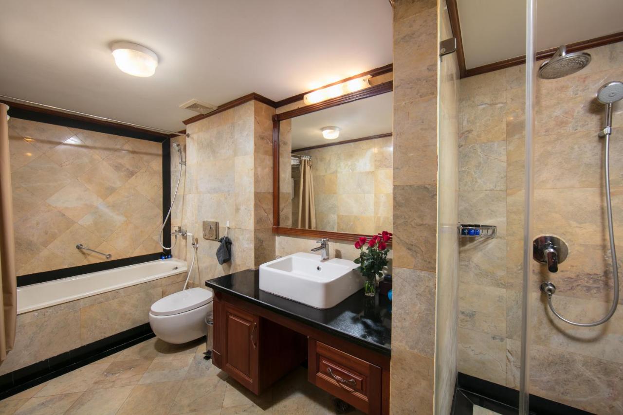 Family Room Queen Size Bed