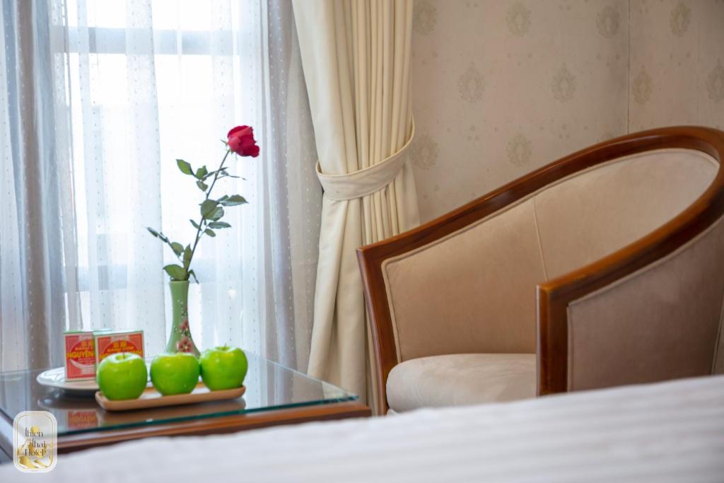 Family Room Queen Size Bed