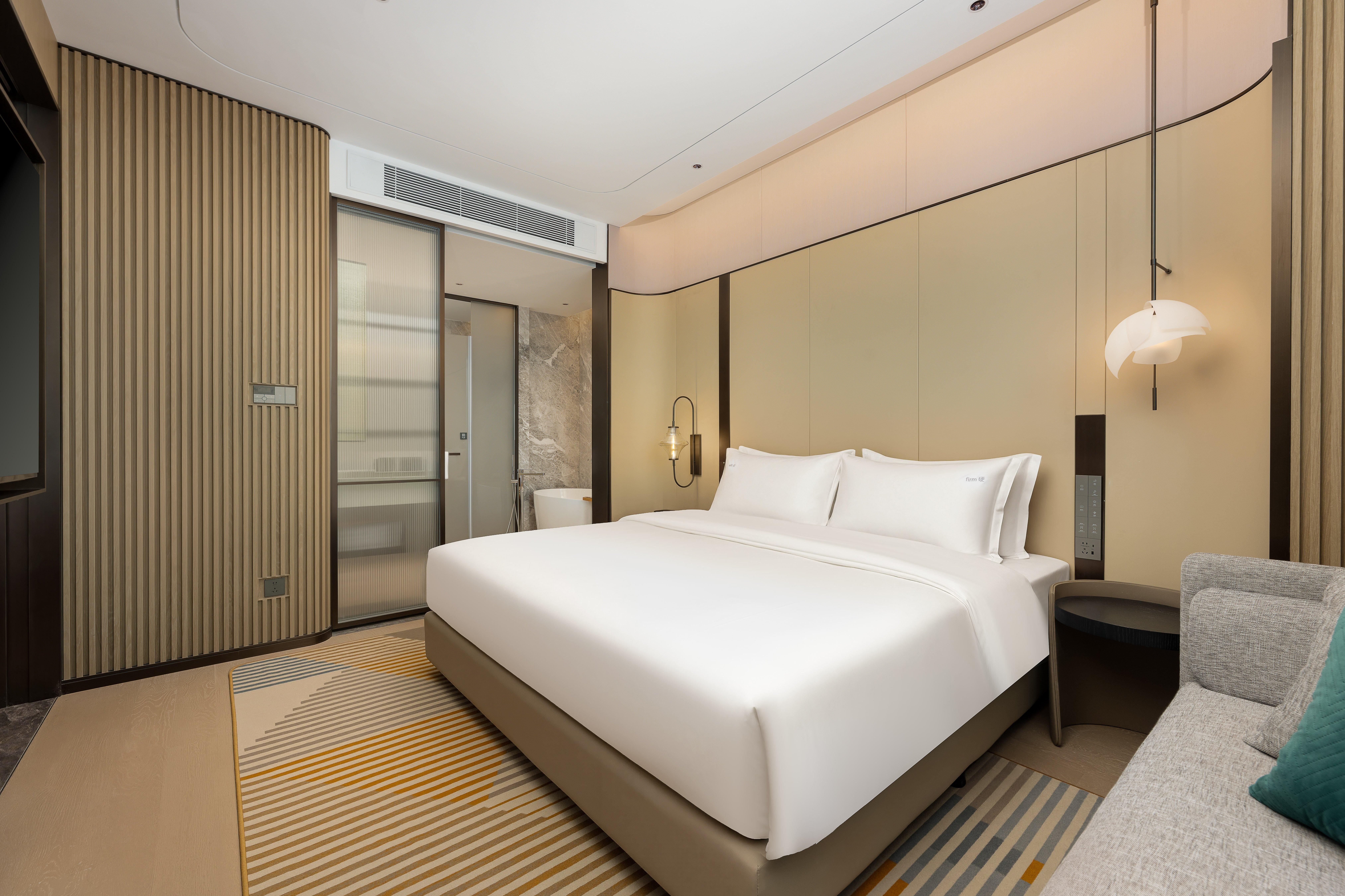 Suite King Bed Smoking
