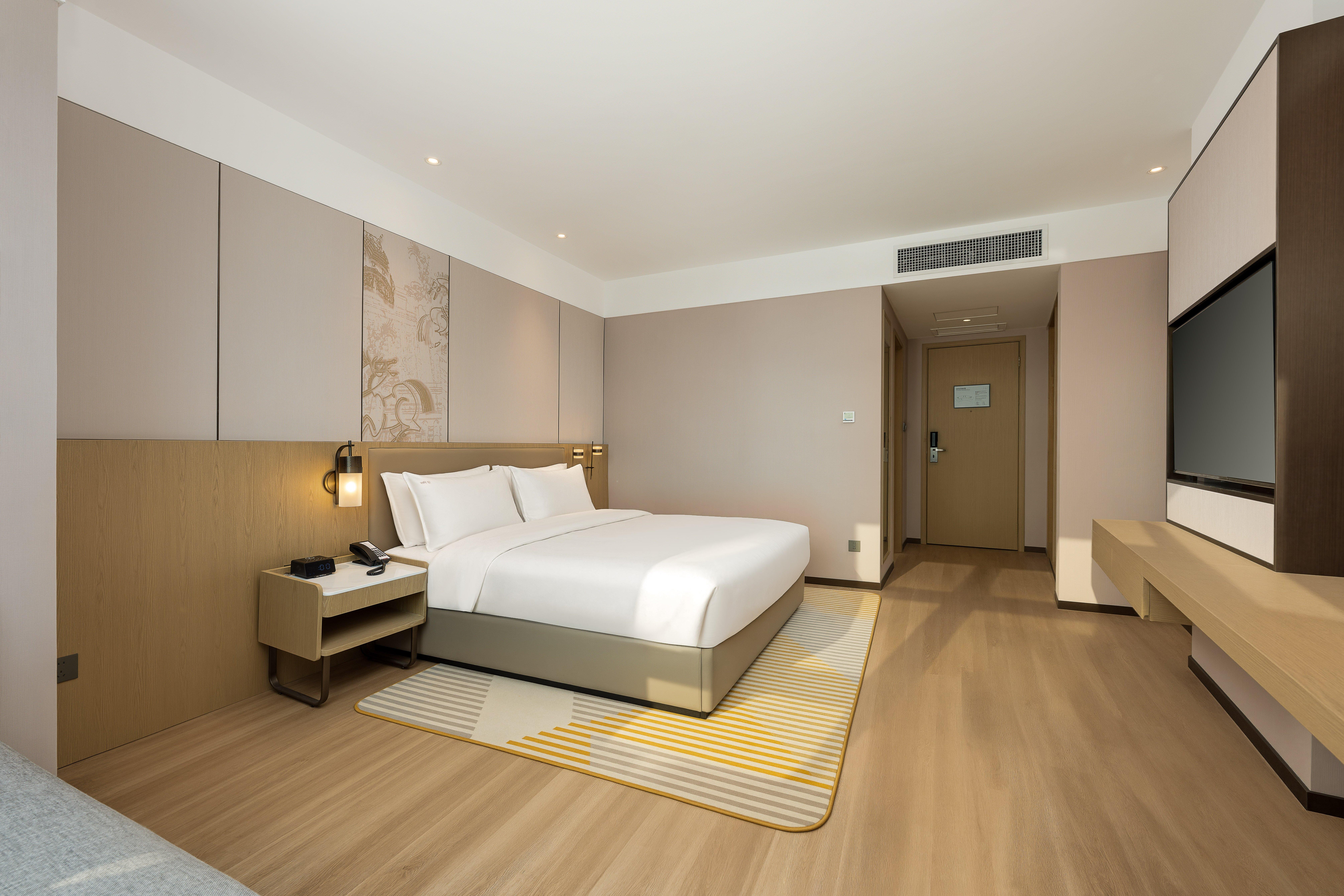 Double King Bed Smoking