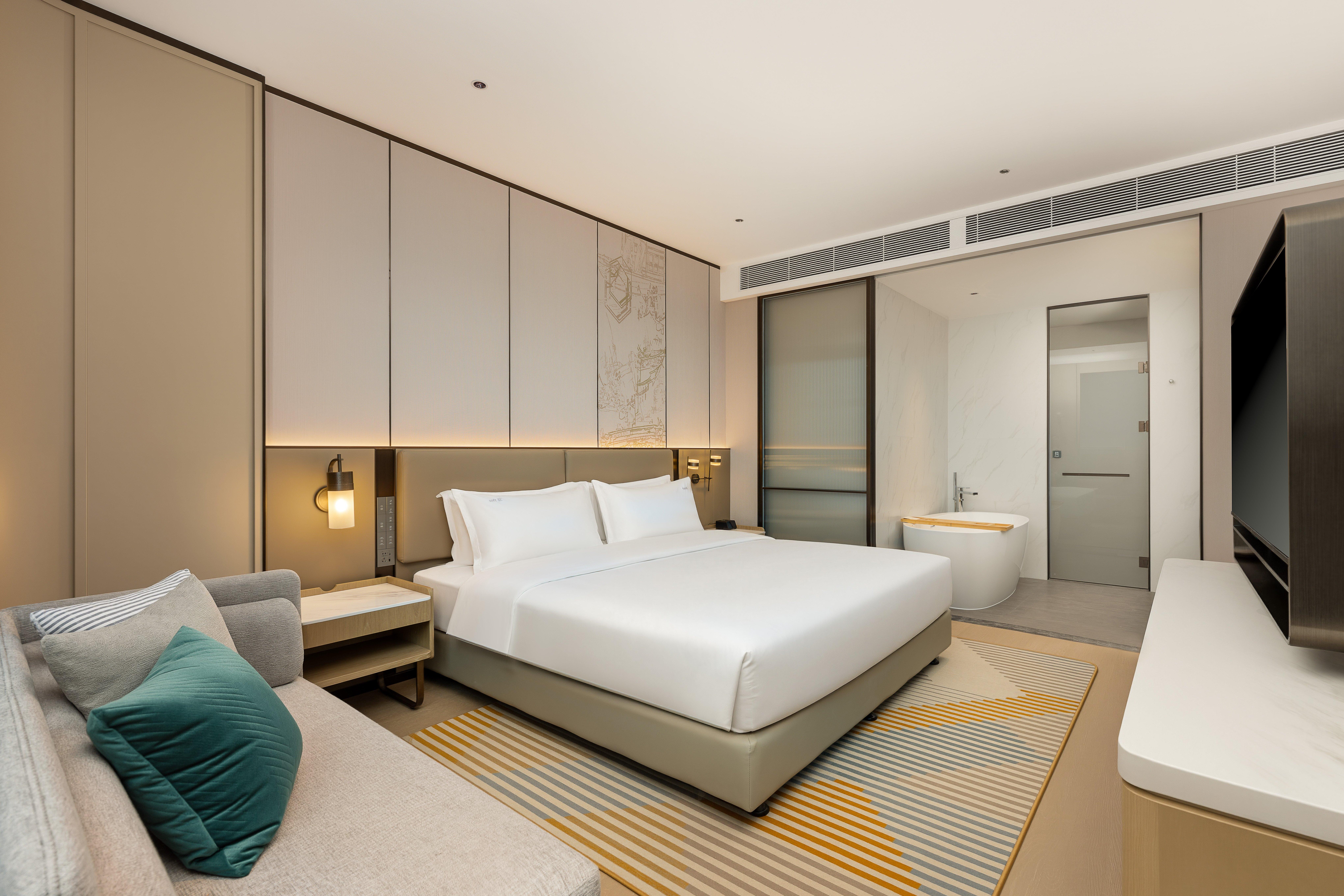 Suite King Size Bed