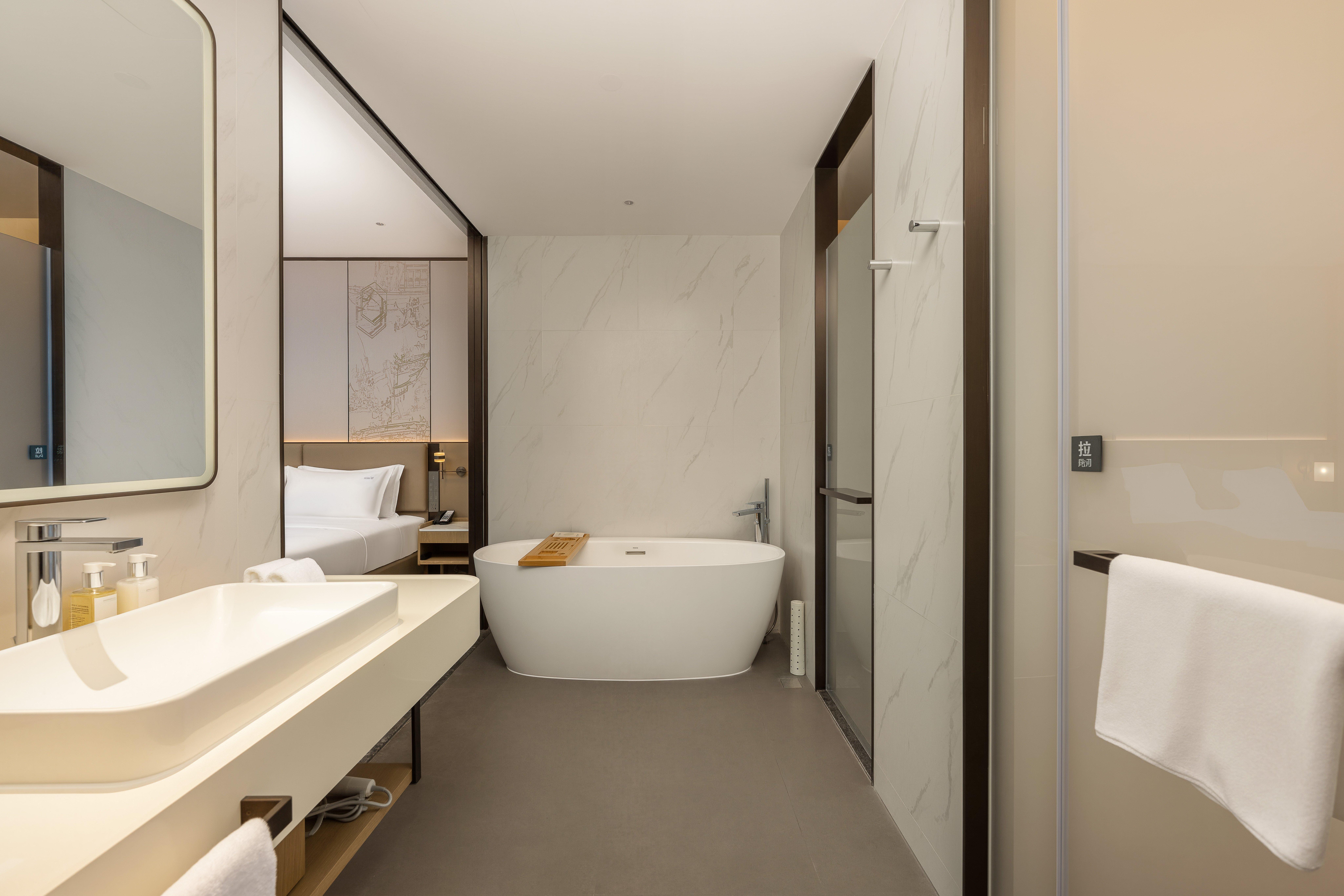 Suite King Size Bed