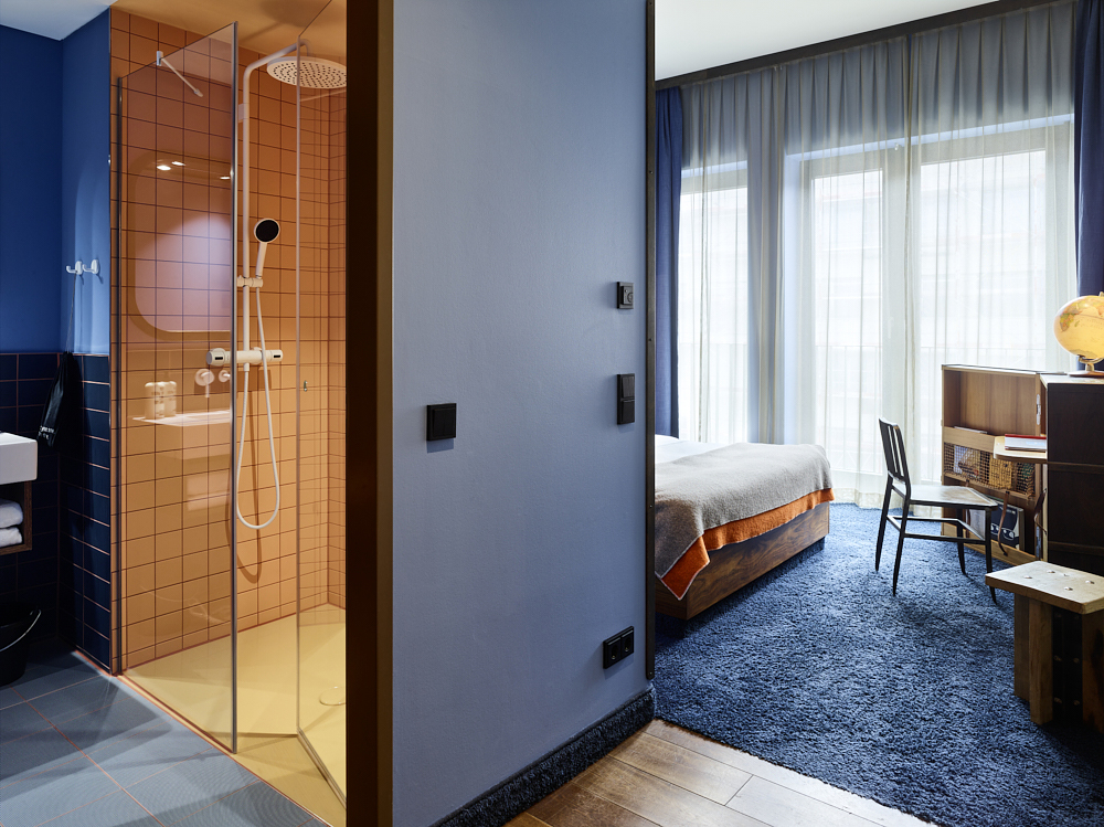 Double Queen Size Bed