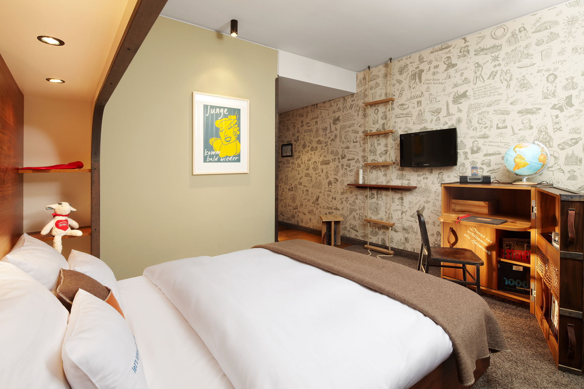 Double Queen Size Bed