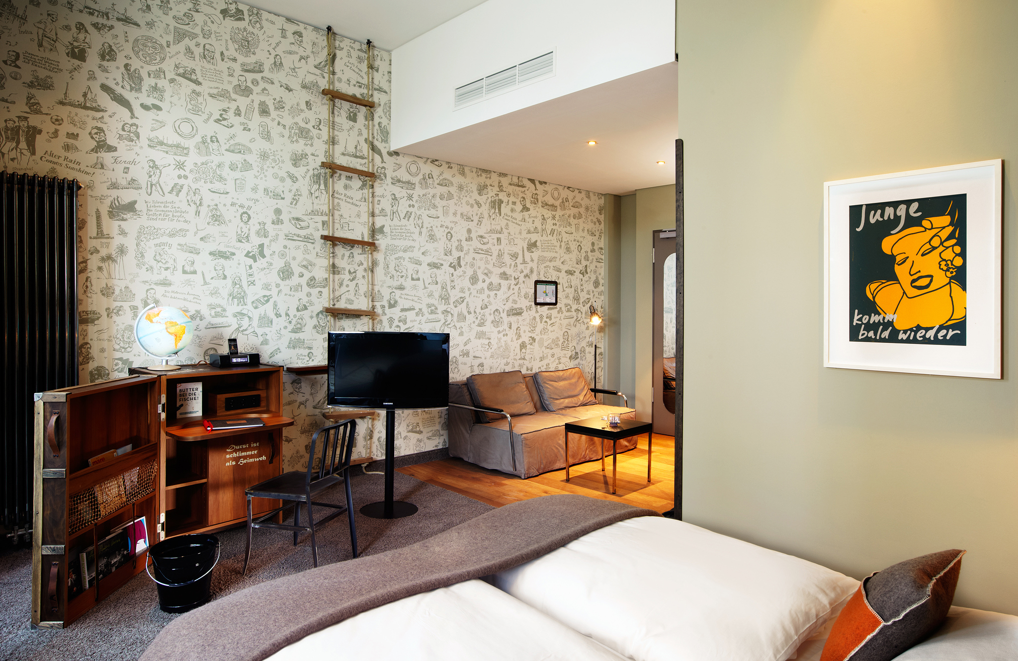 Double Queen Size Bed