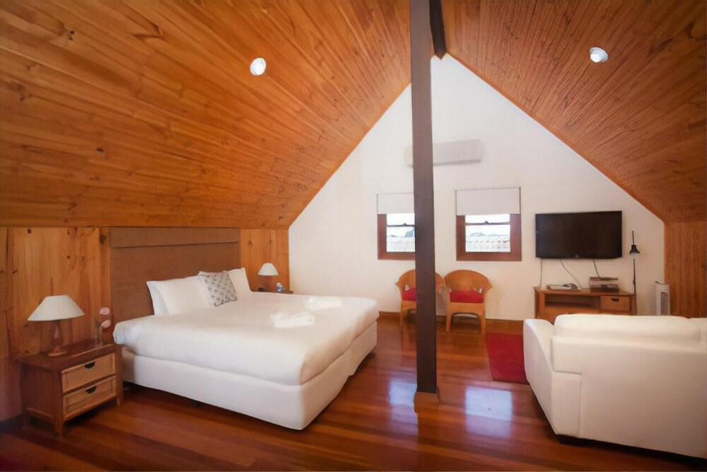 Studio King Size Bed