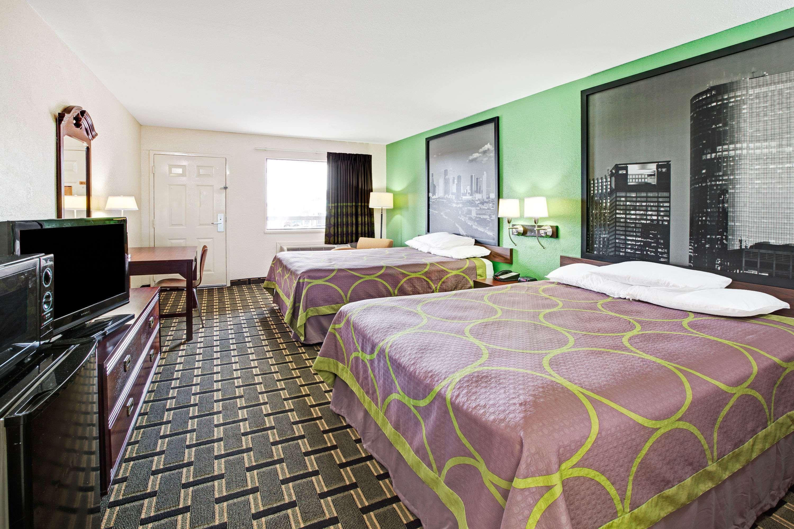 Quadruple Two Queen Beds