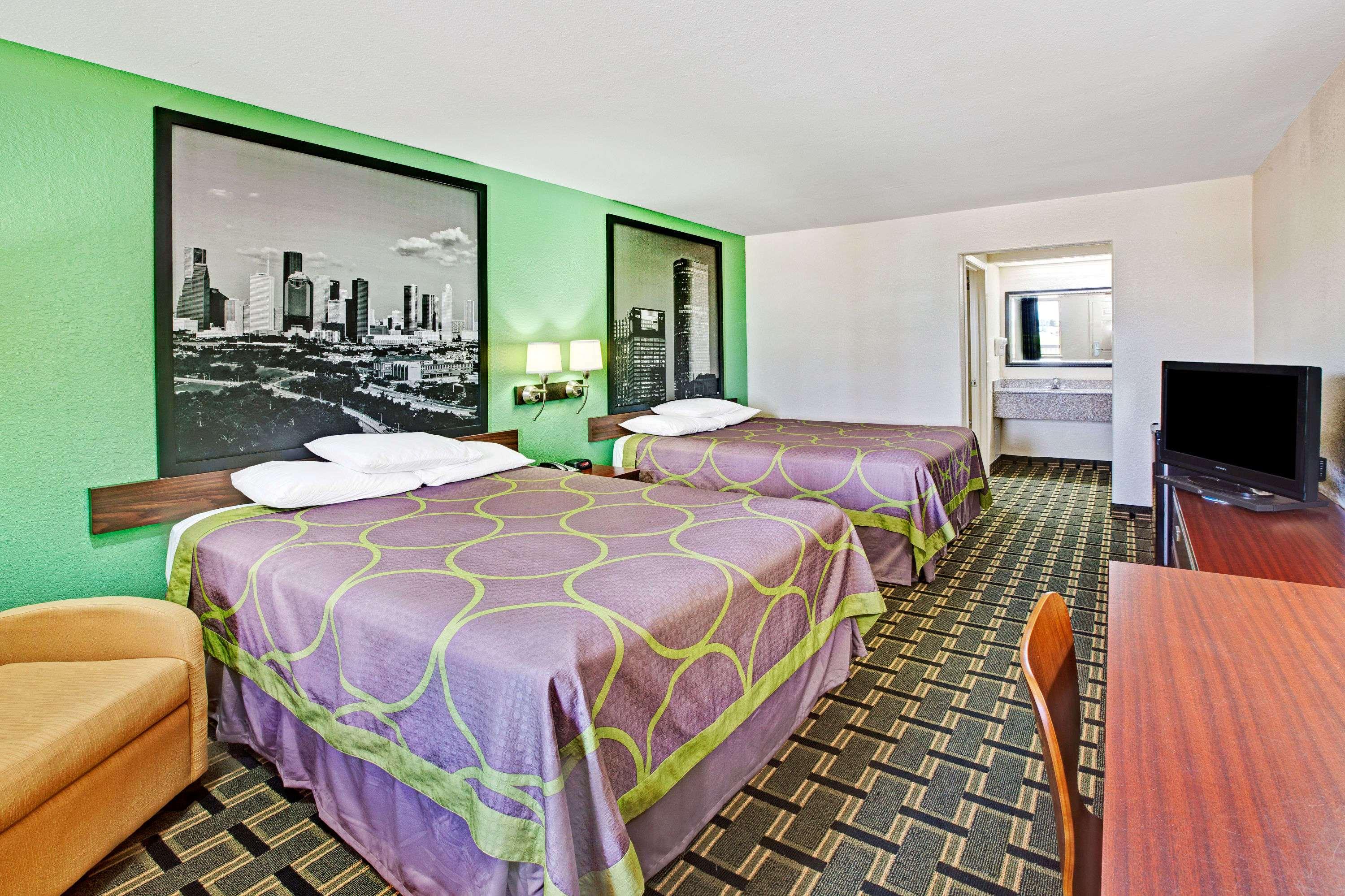 Quadruple Two Queen Beds