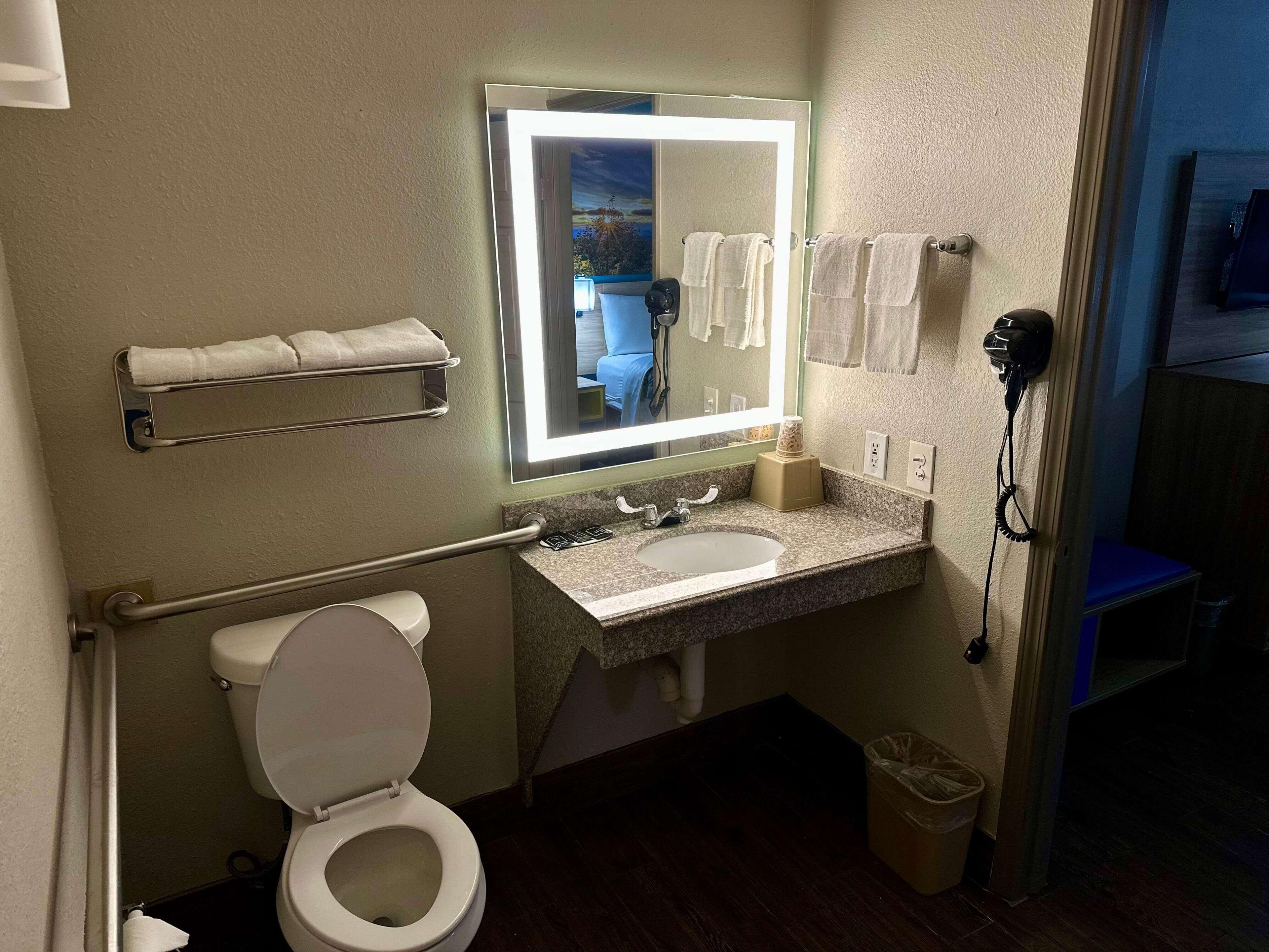 Double King Bed Non Smoking