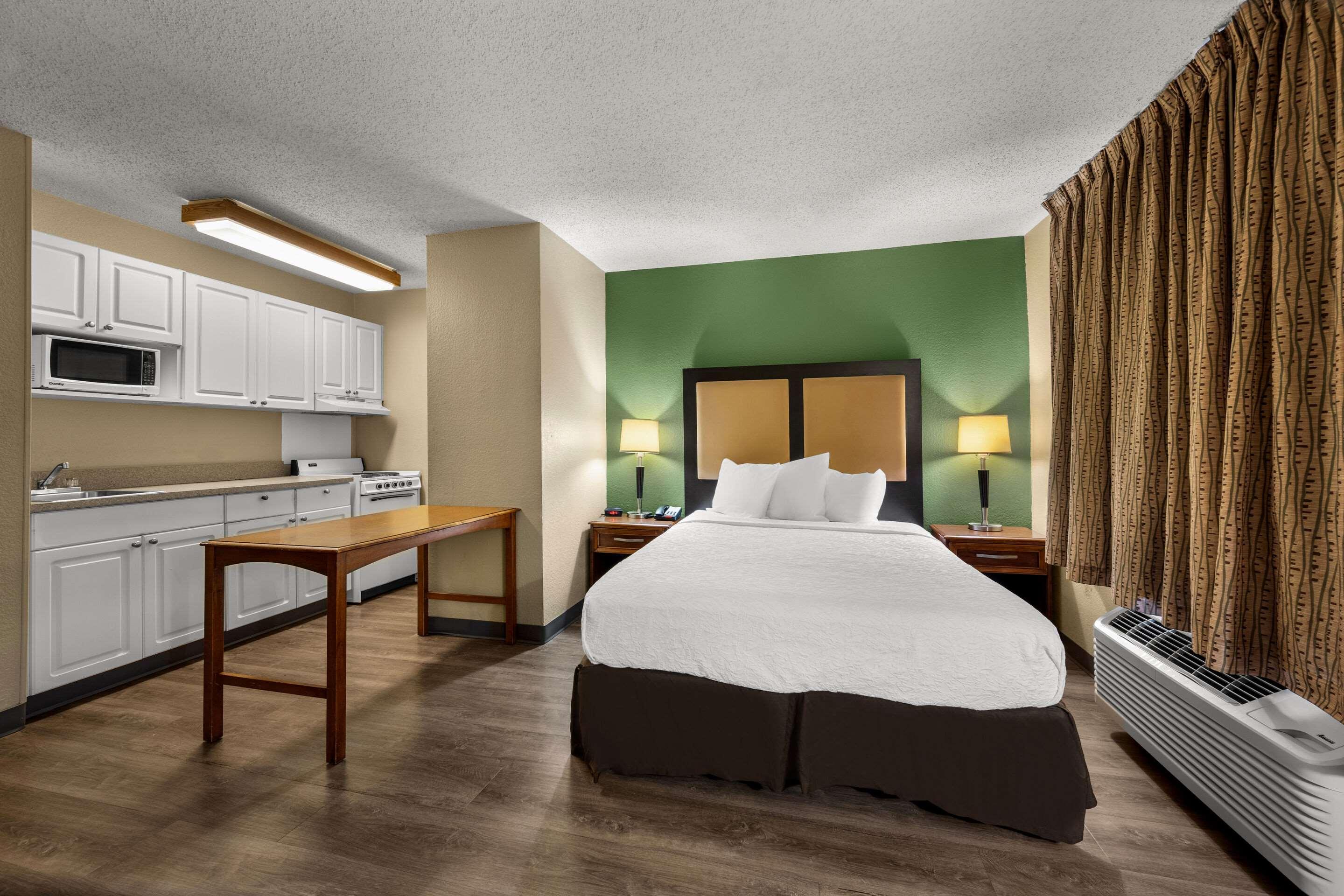 Suite Queen Size Bed