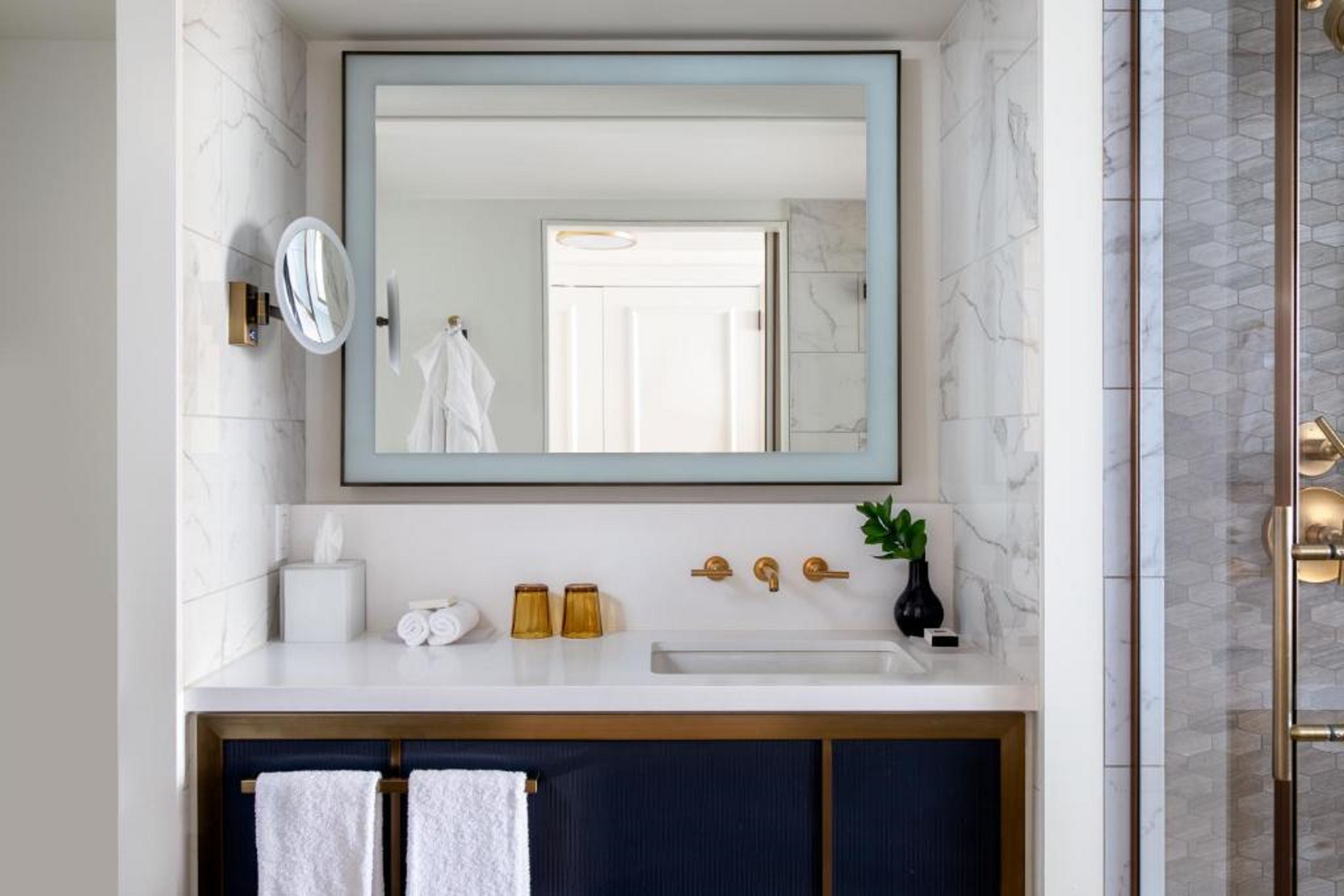 Double City View Queen Bed