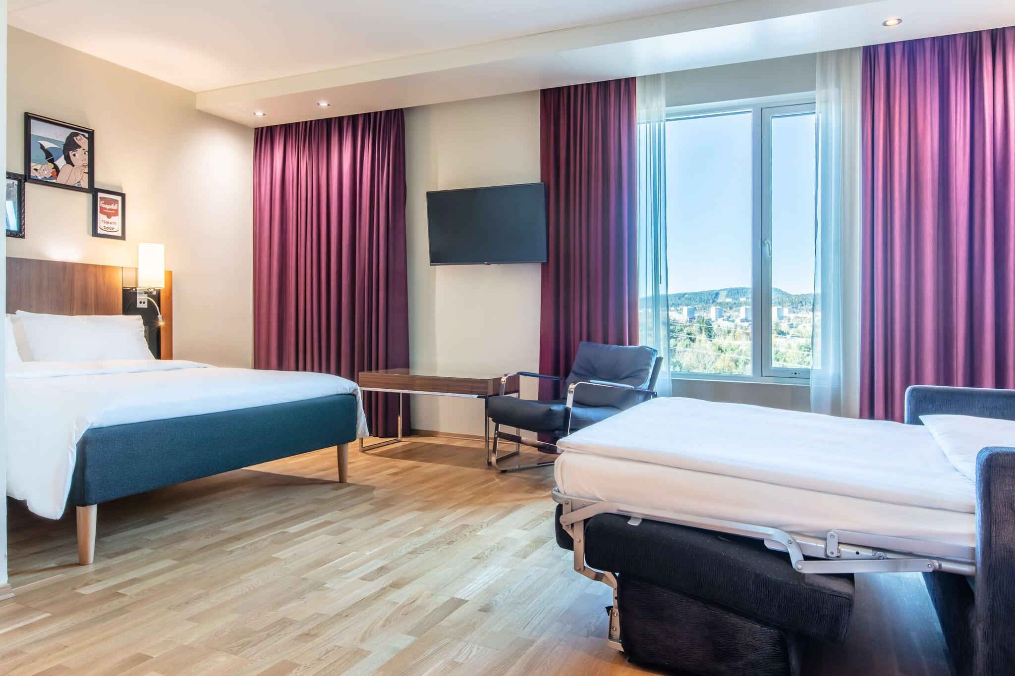 Family Room Premium Queen Bed