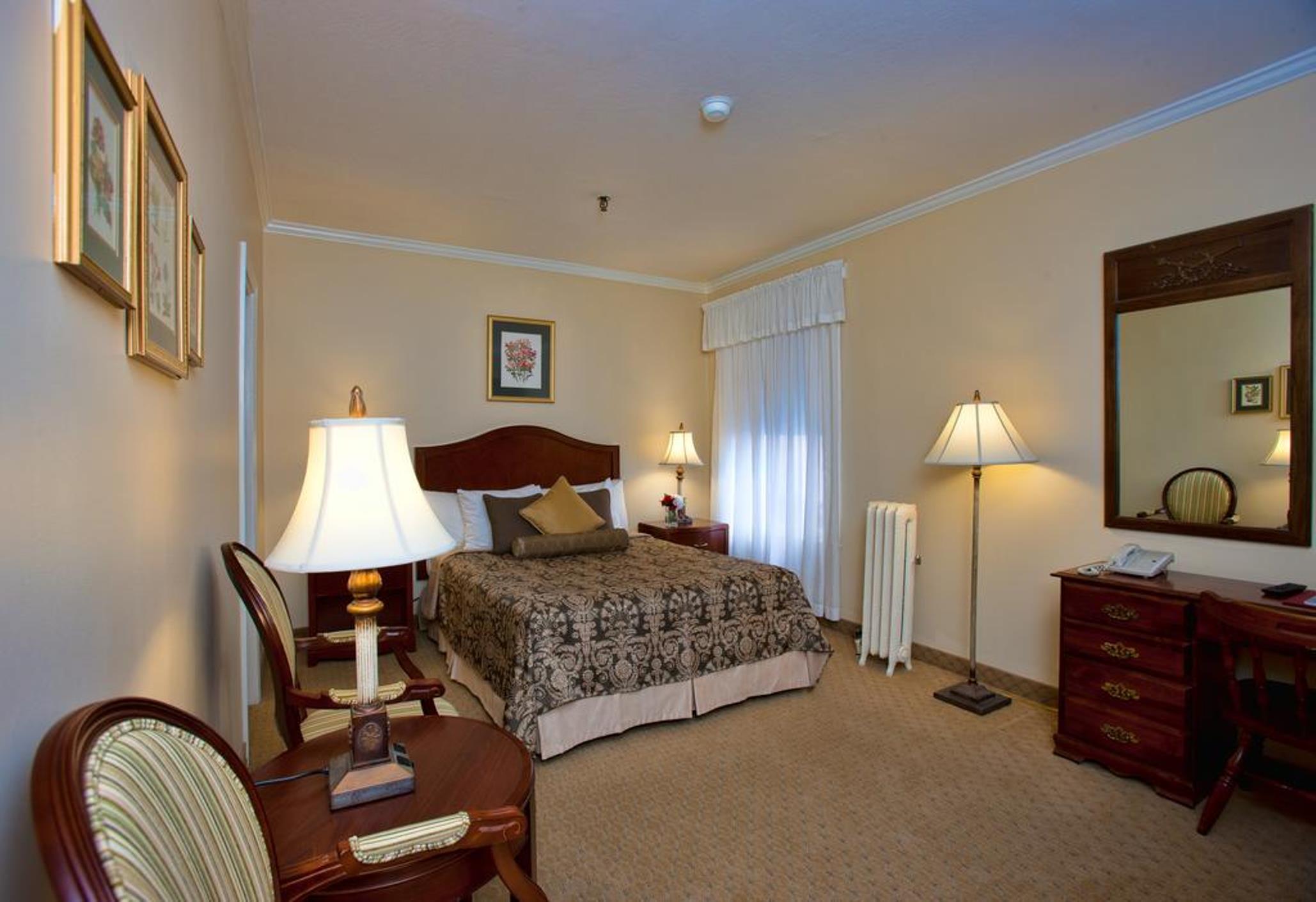 Double Single Deluxe Queen Bed