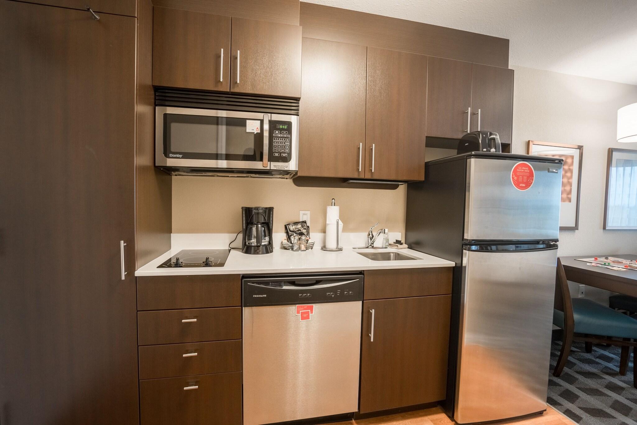 Studio Two Queen Beds