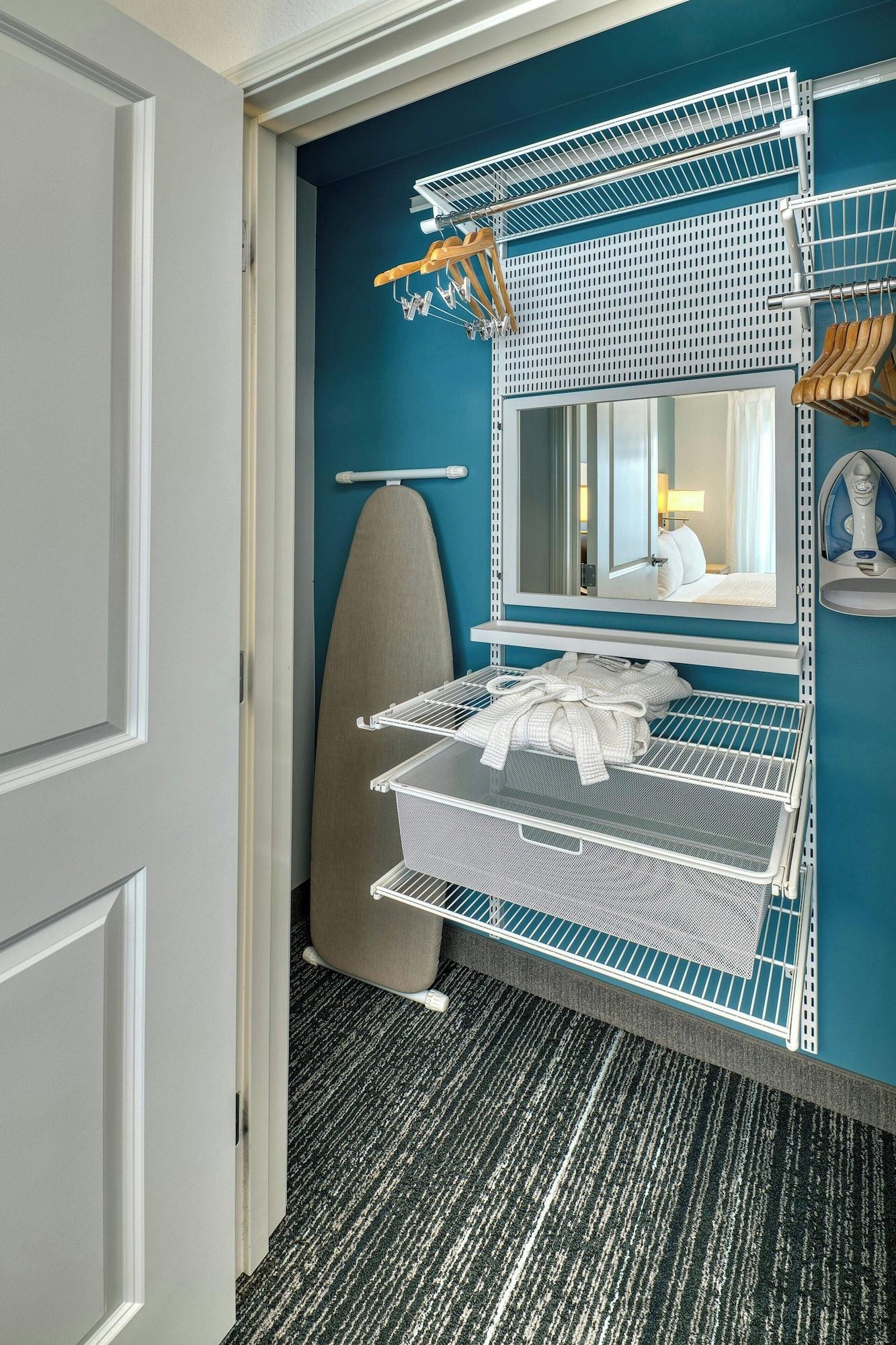 Studio Two Queen Beds