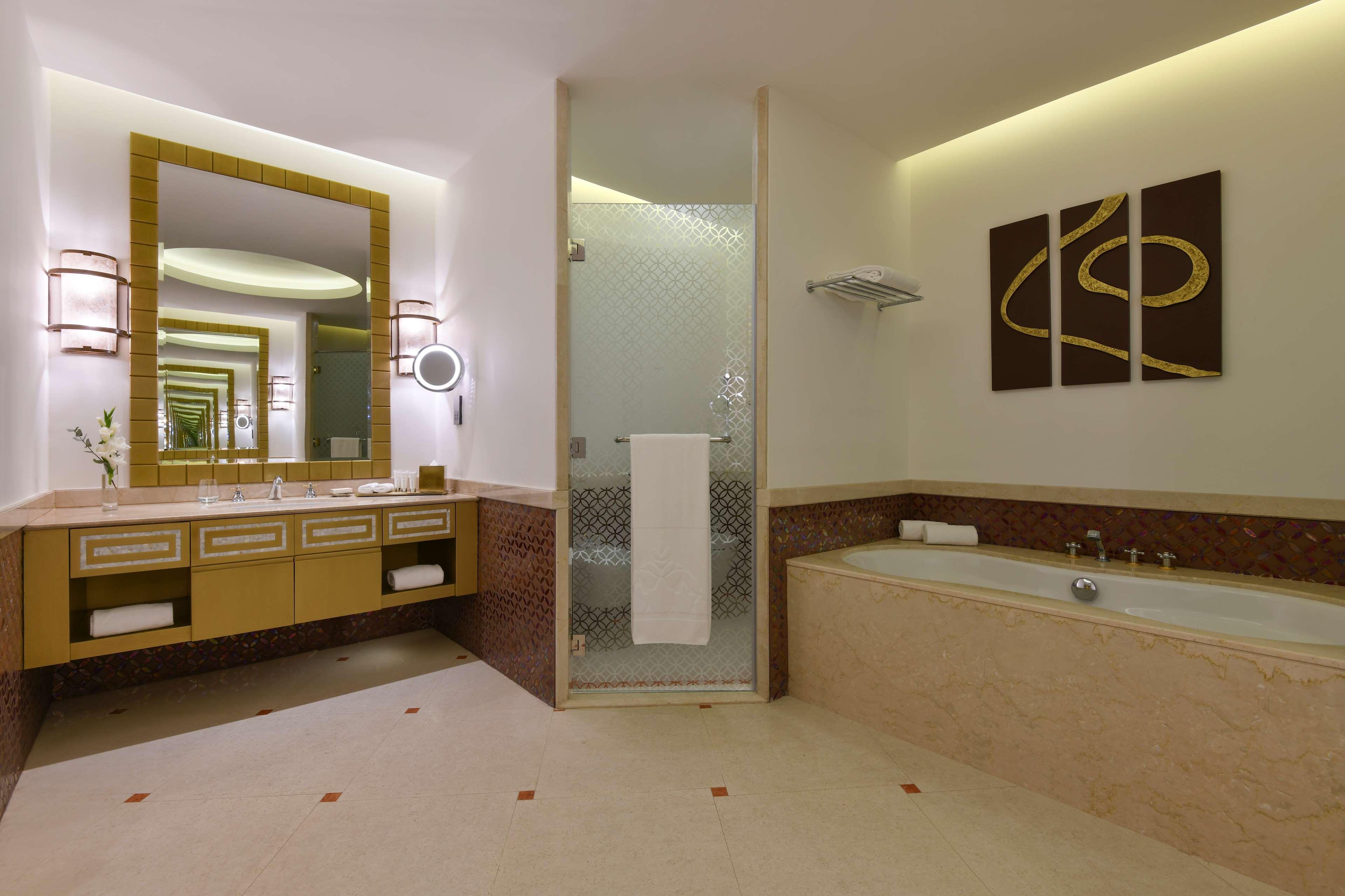 Suite Sea View King Bed