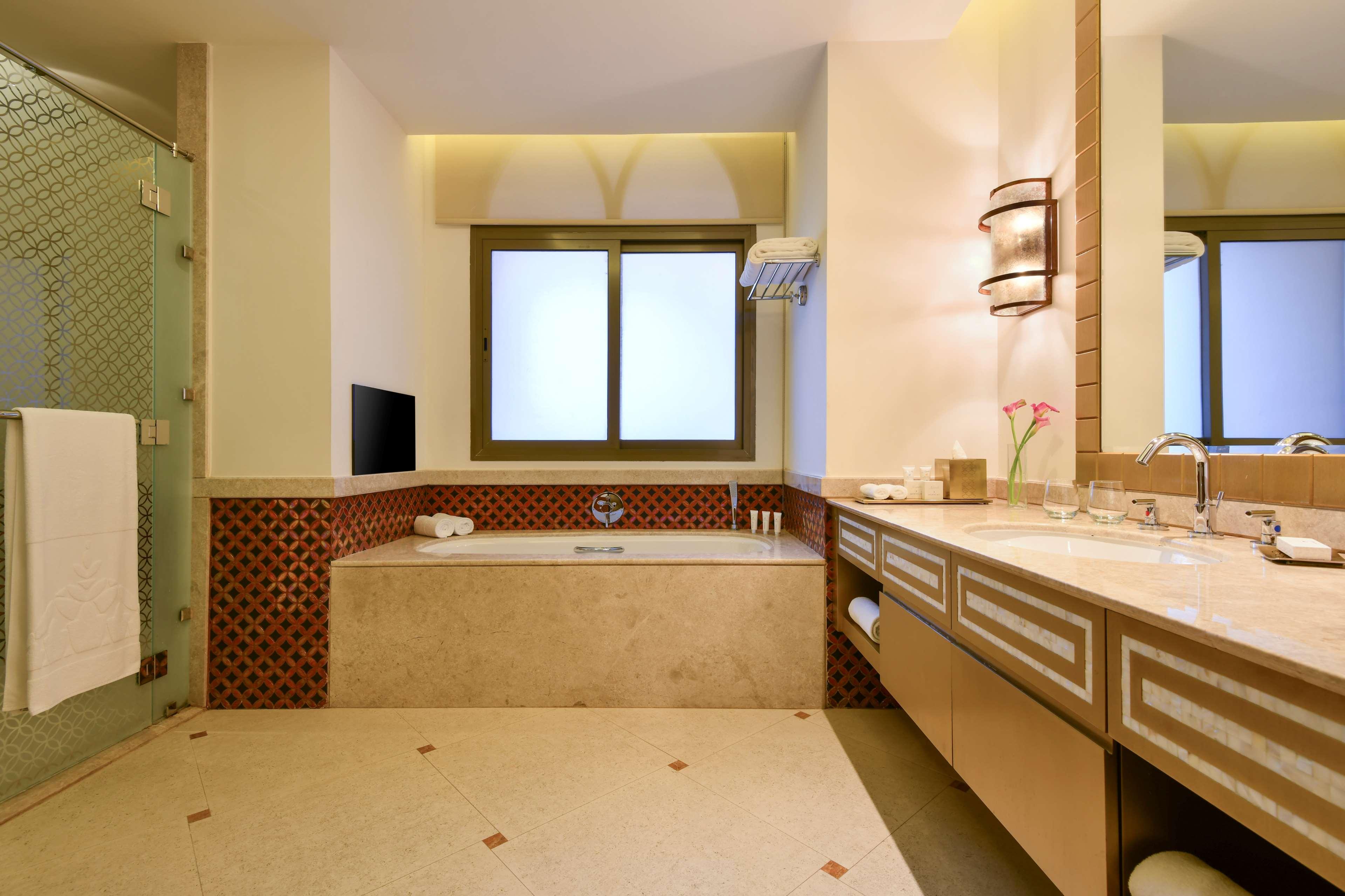 Suite Sea View King Bed