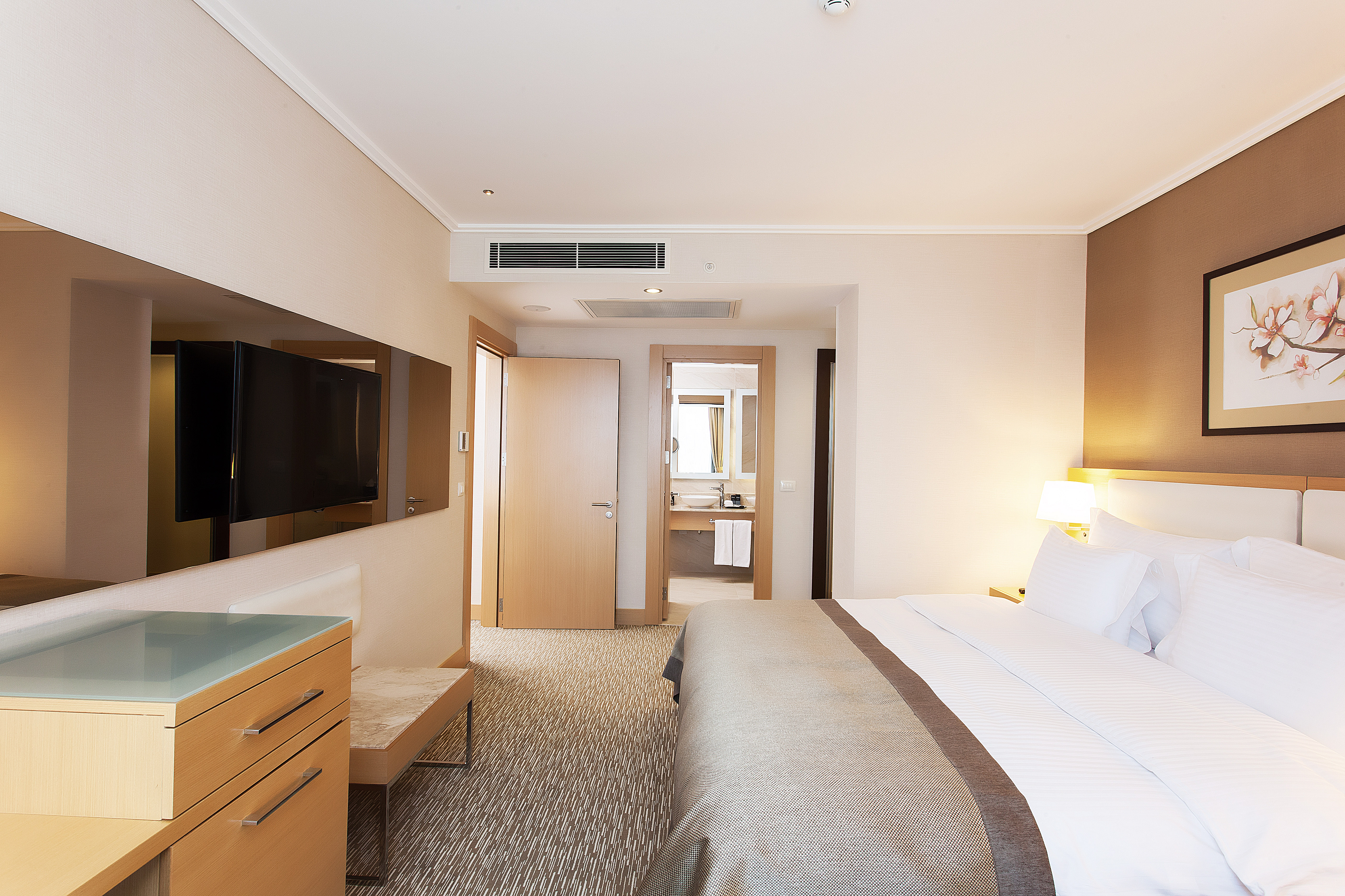 Suite City View King Bed