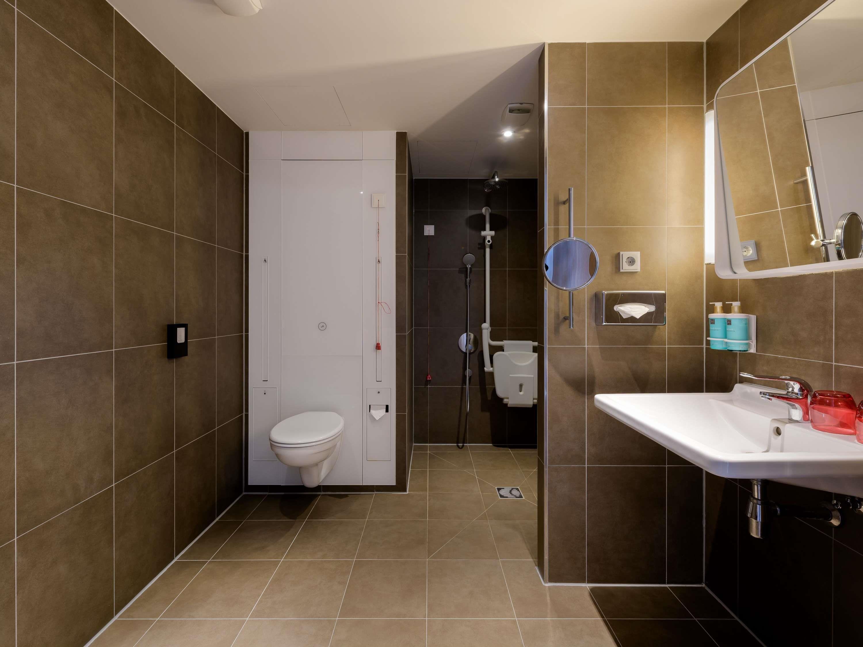 Double Accessible