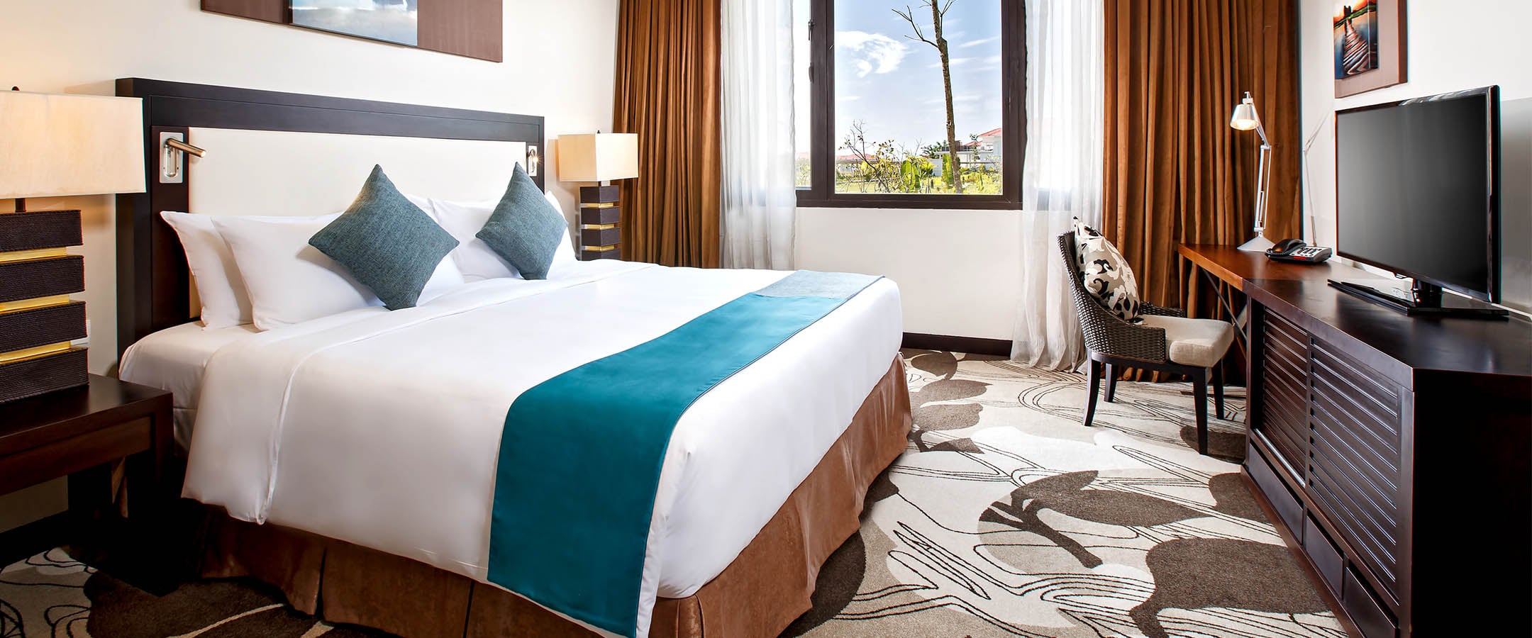 Double Deluxe King Bed