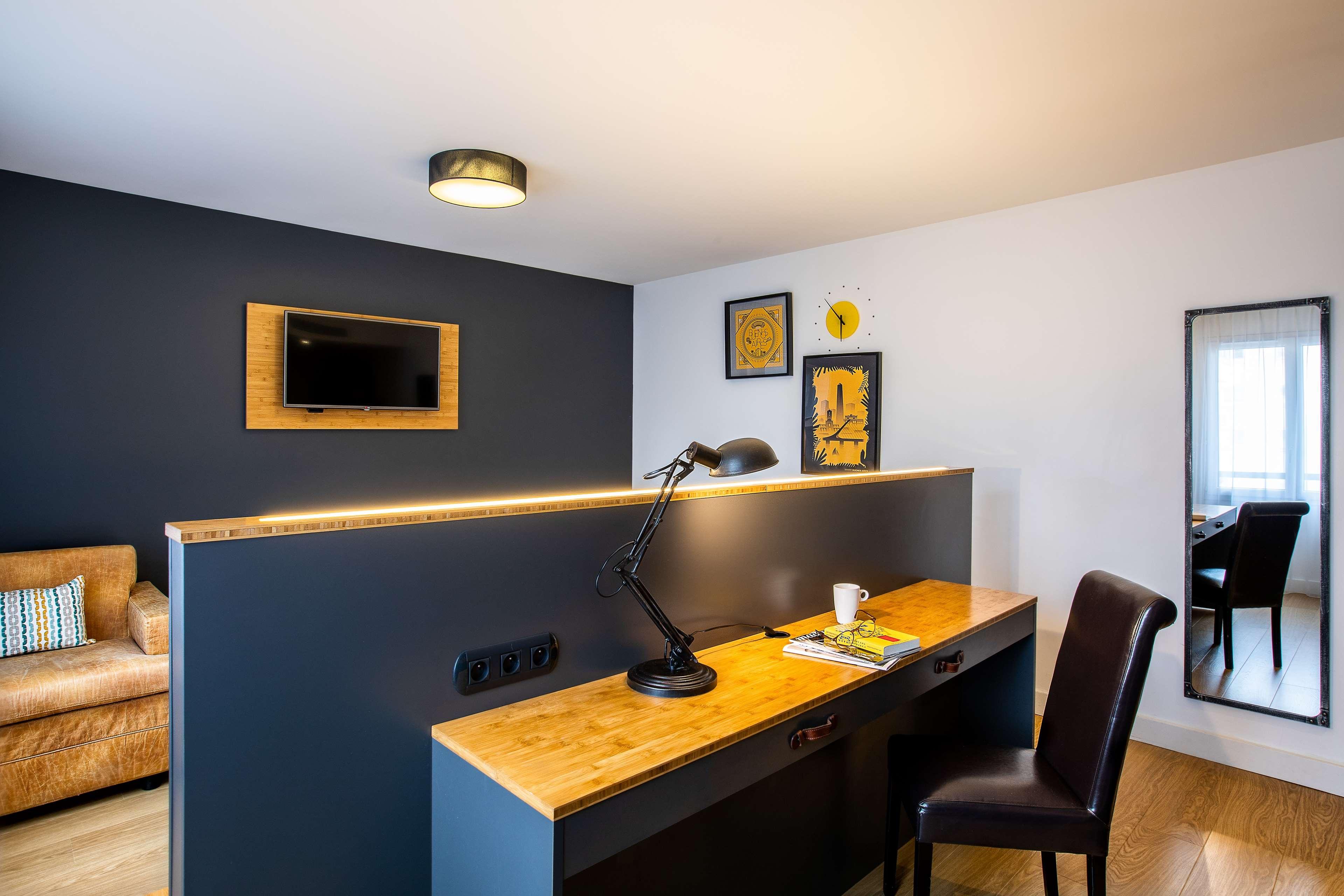 Junior Suite Queen Size Bed