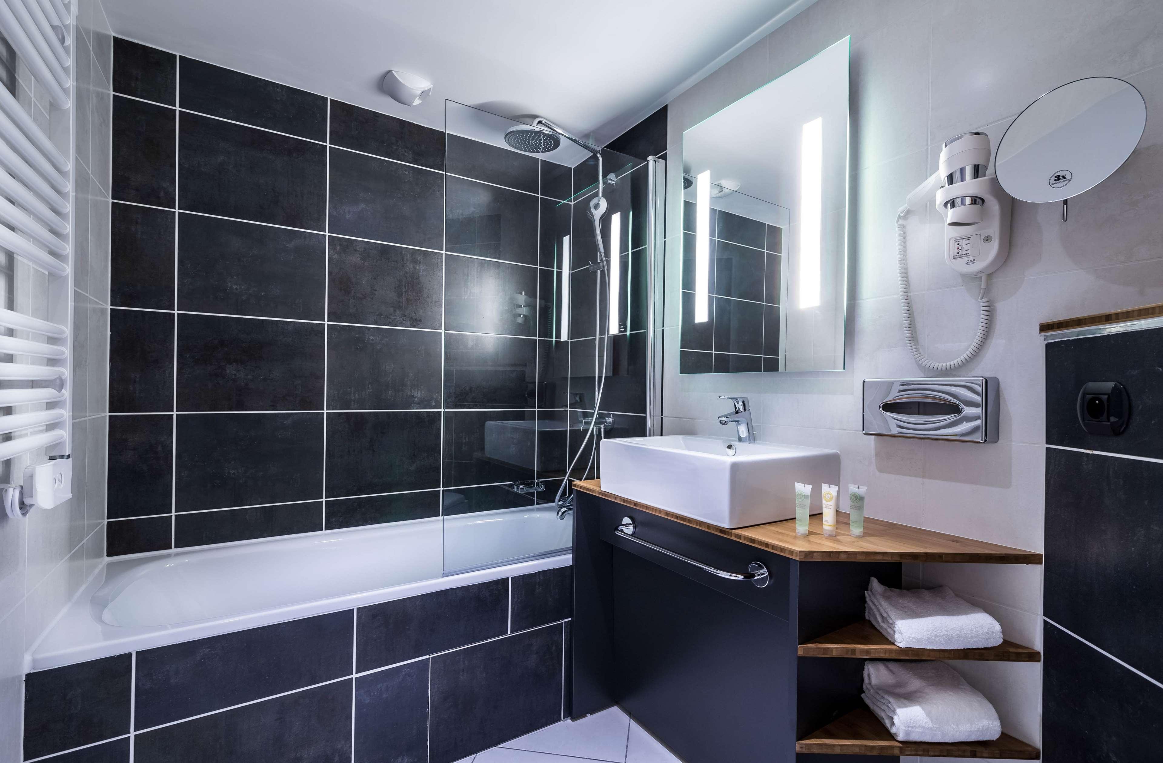 Junior Suite Queen Size Bed