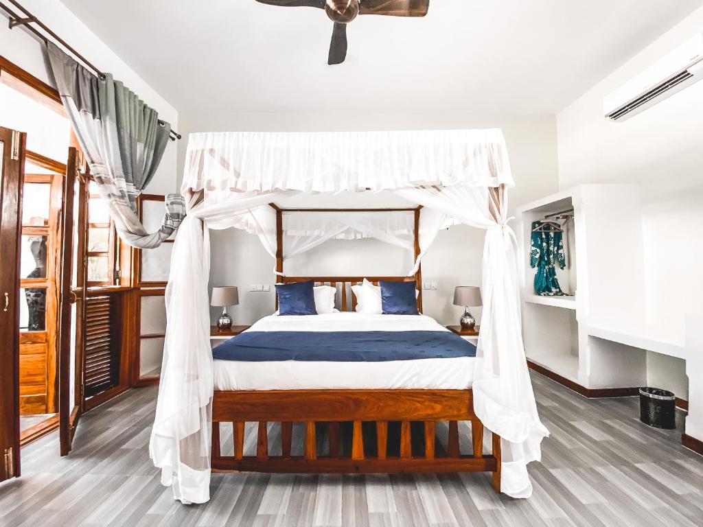 Single Deluxe Pool View