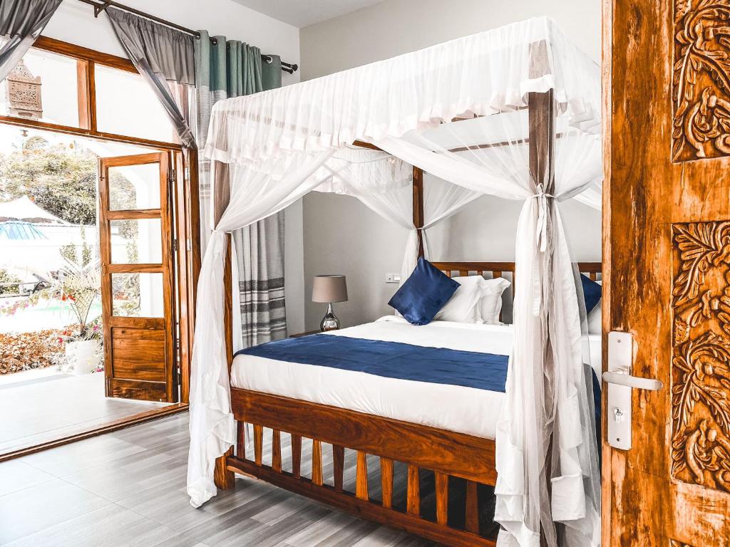 Double Deluxe Pool View