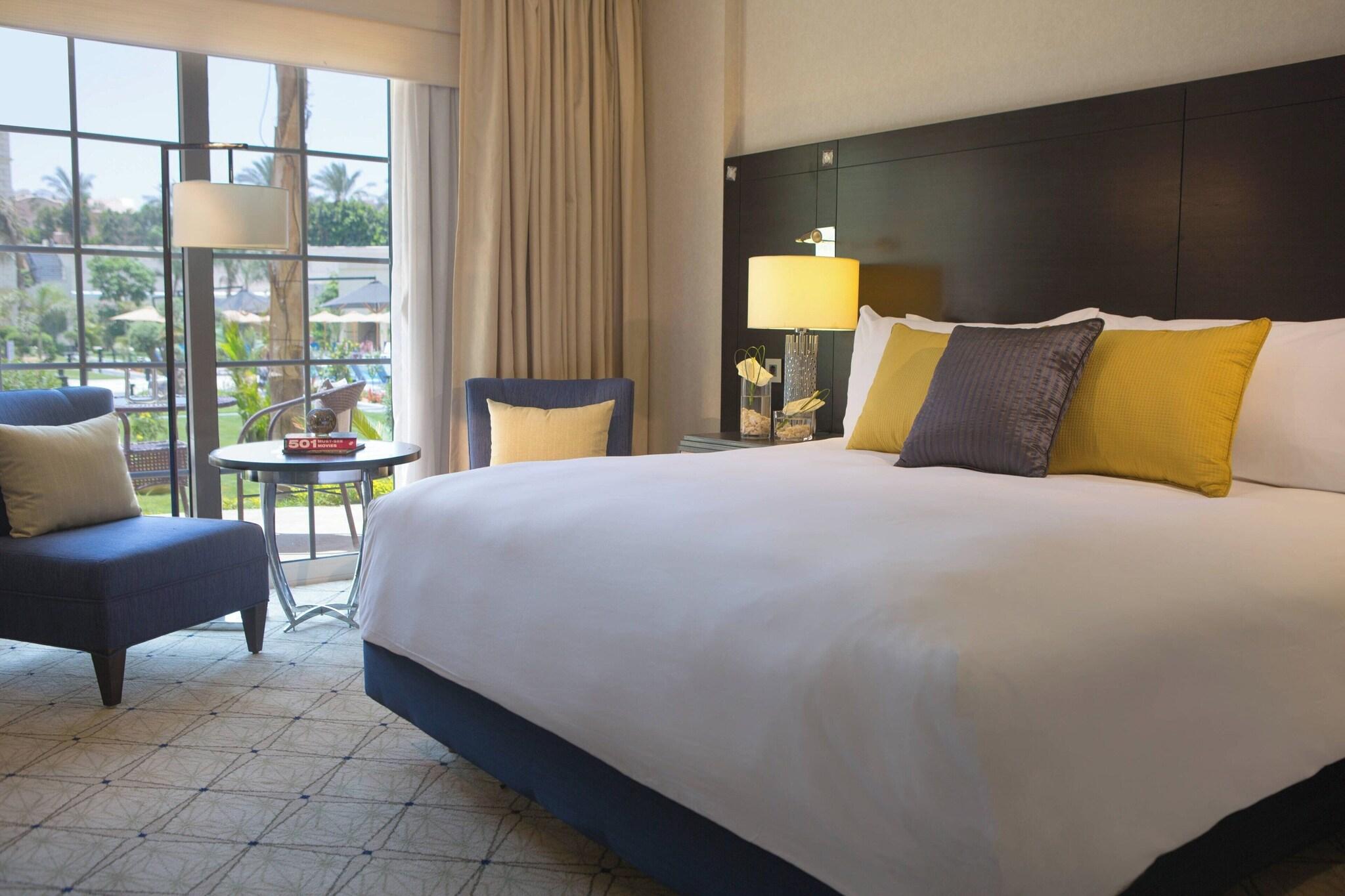 Double King Bed Smoking