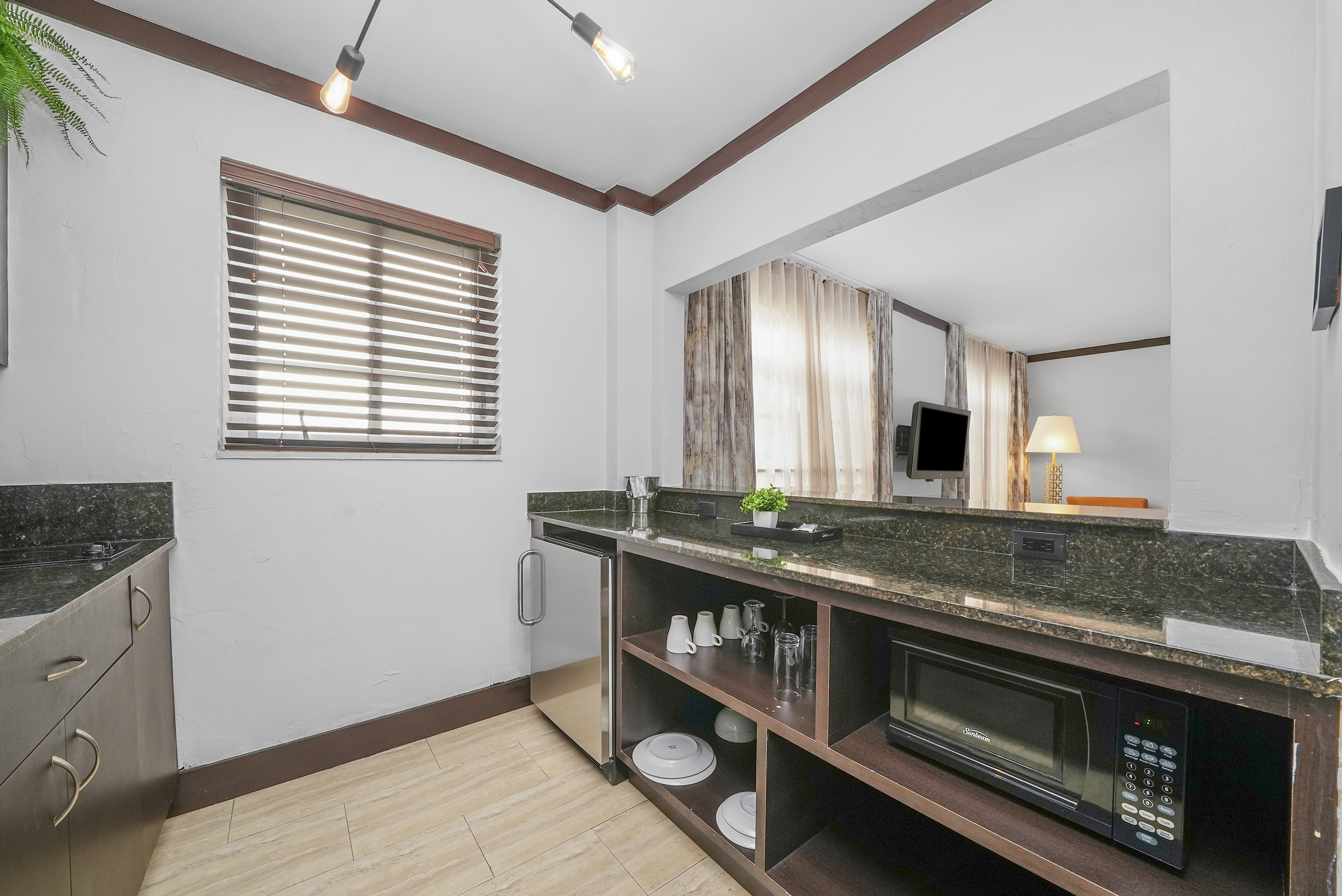 Studio Two Queen Beds