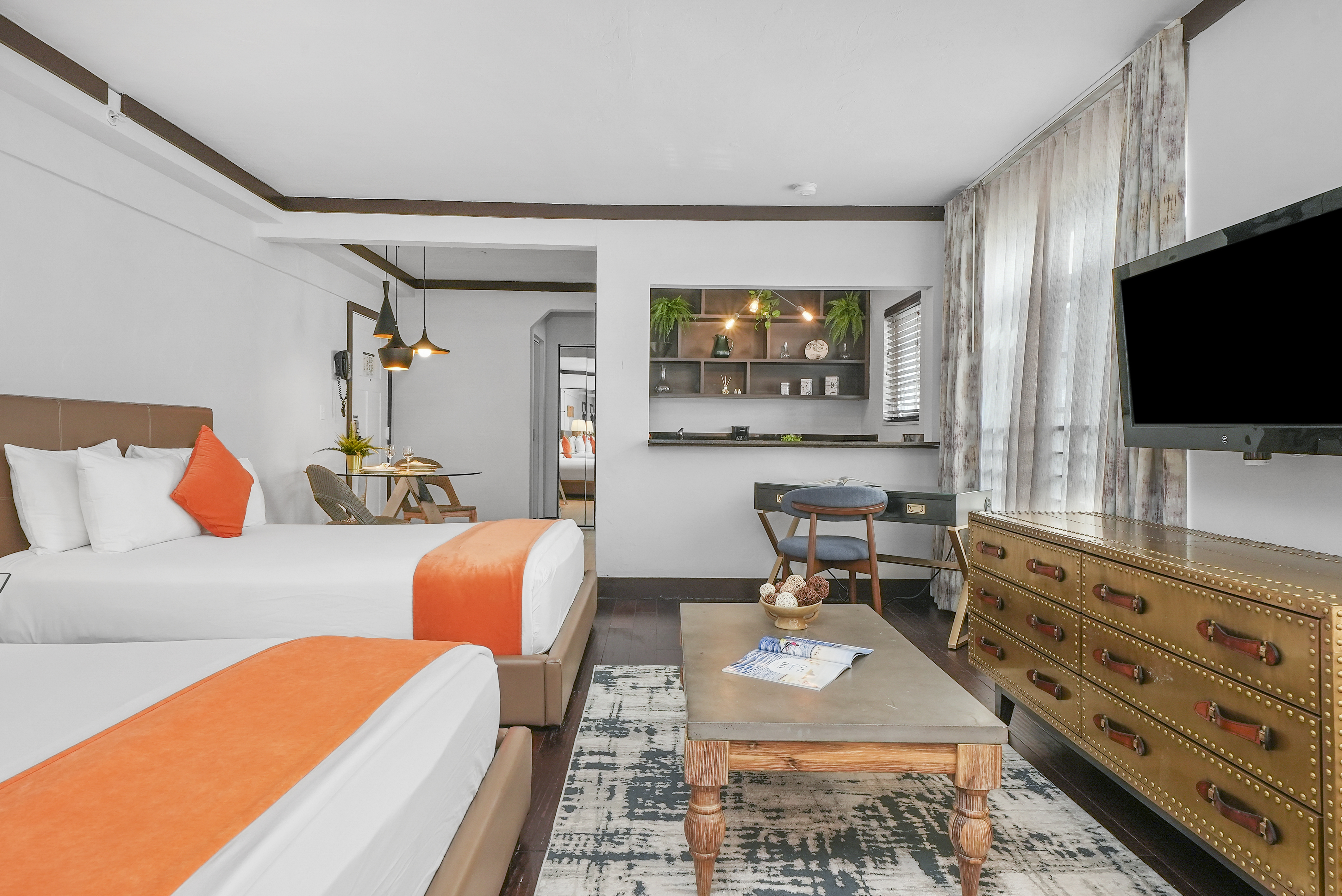 Studio Two Queen Beds