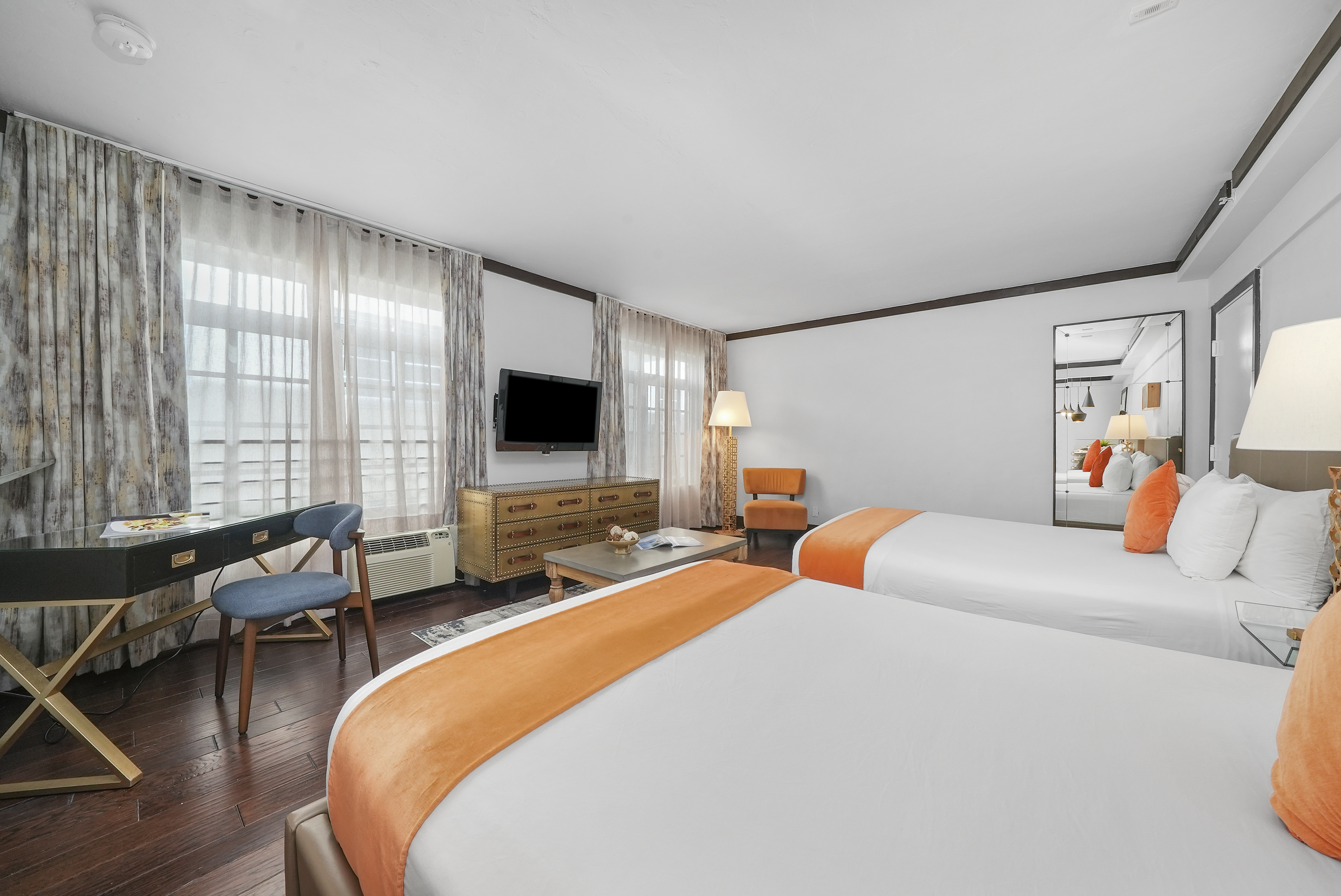 Studio Two Queen Beds